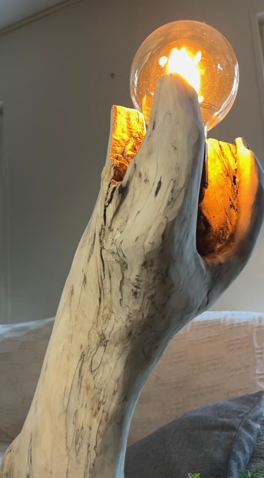 Lampe artisanale en bois naturel sculptural – Lampe à poser design organique – Pièce unique – Décoration nature