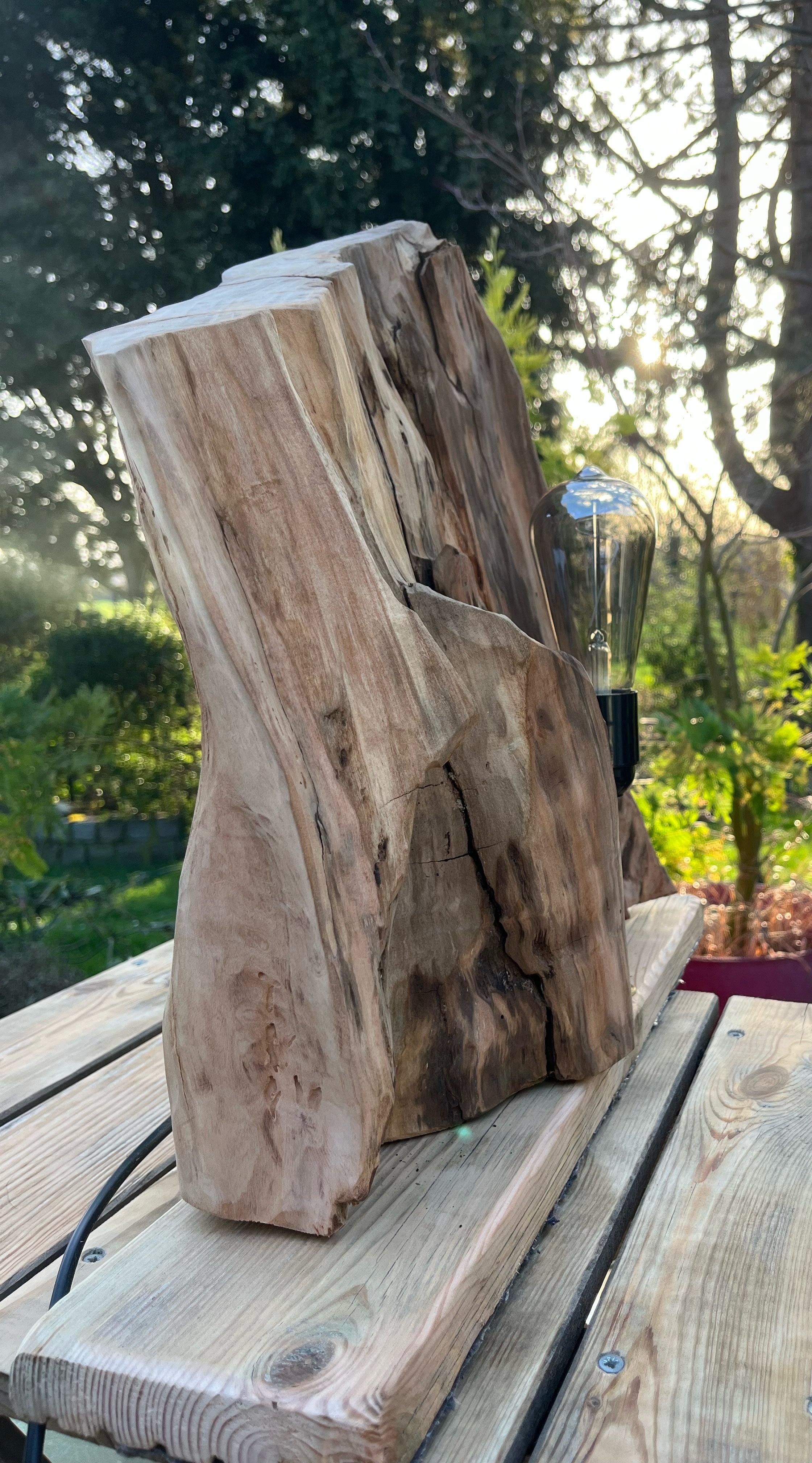 Lampe en bois massif – Luminaire design naturel fait main – Lampe à poser artisanale unique