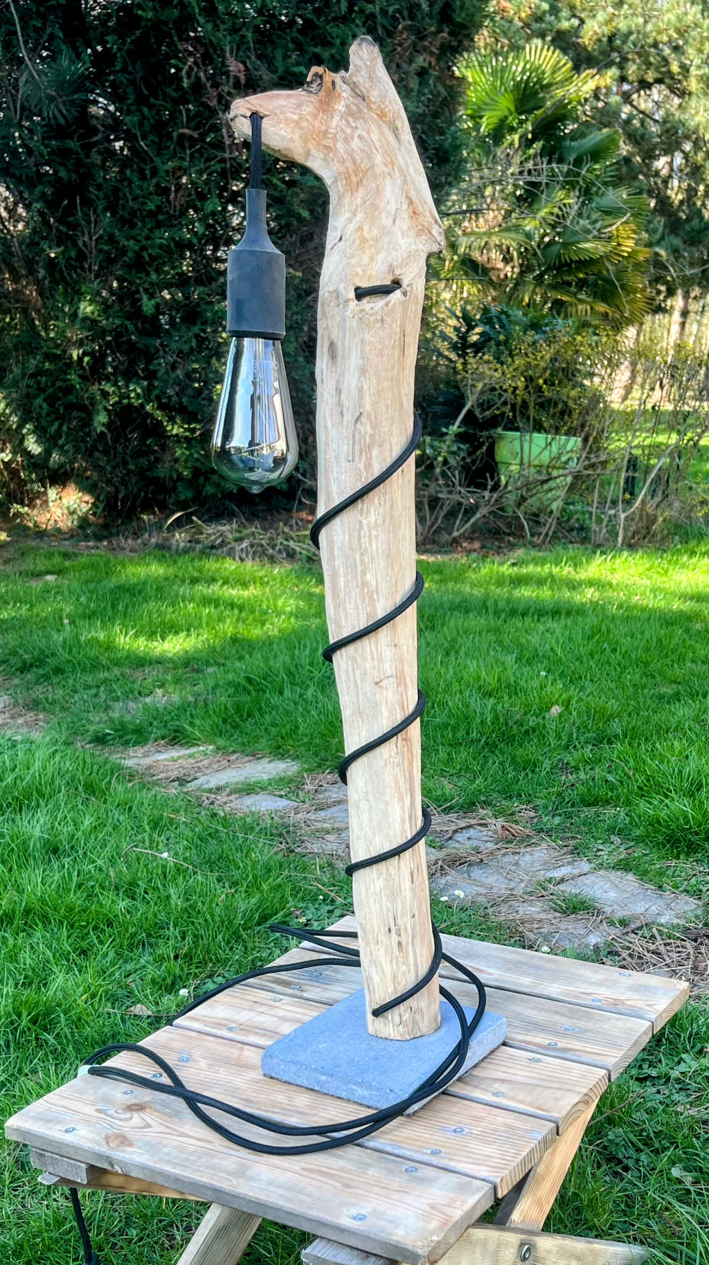 Lampe bois tête de louve artisanale – Lampe nature sauvage – Luminaire bois driftwood, pièce unique déco rustique