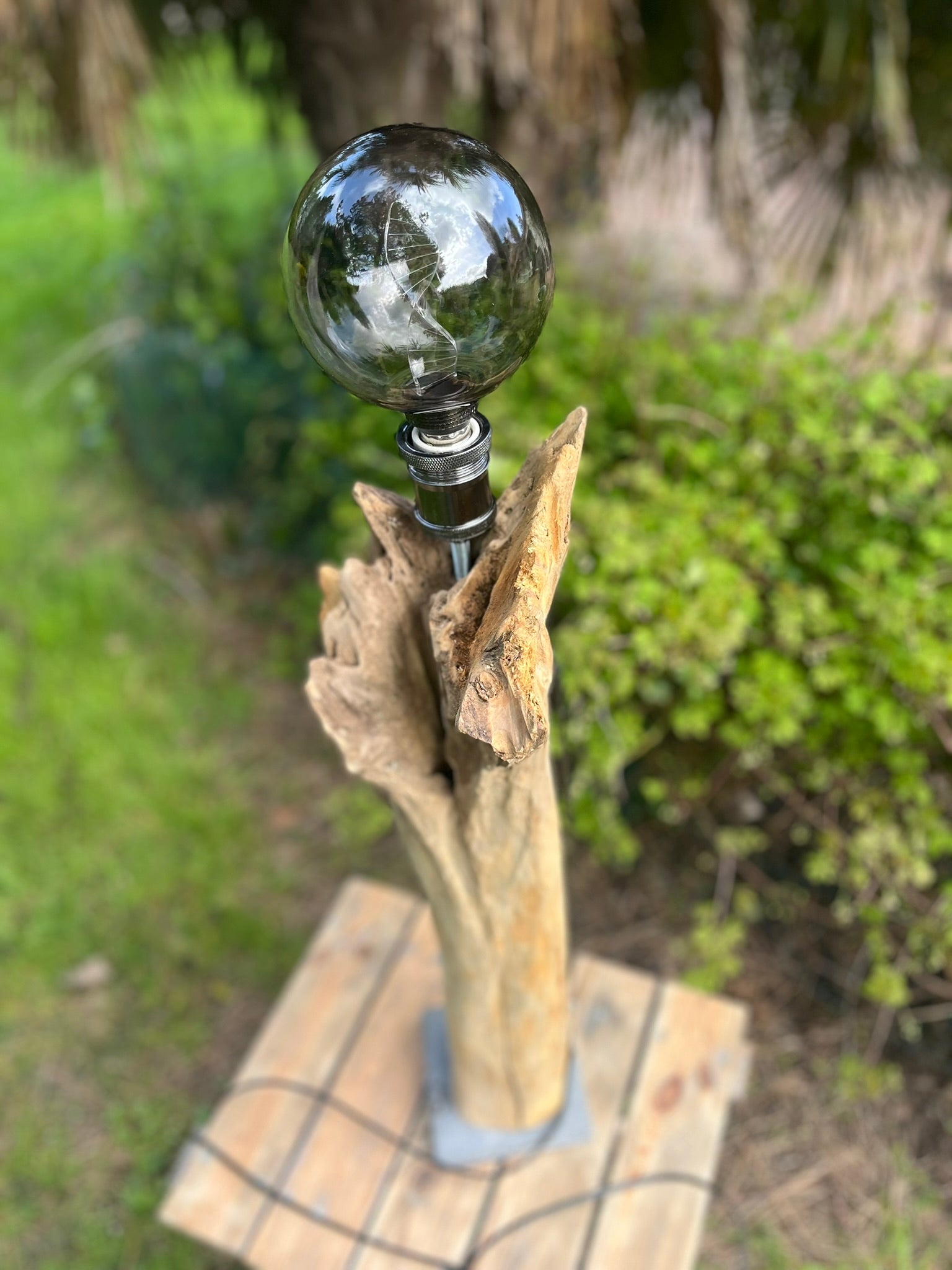 Lampe à poser artisanale en bois naturel avec abat-jour – Lampe design rustique chic – Luminaire décoratif pièce unique