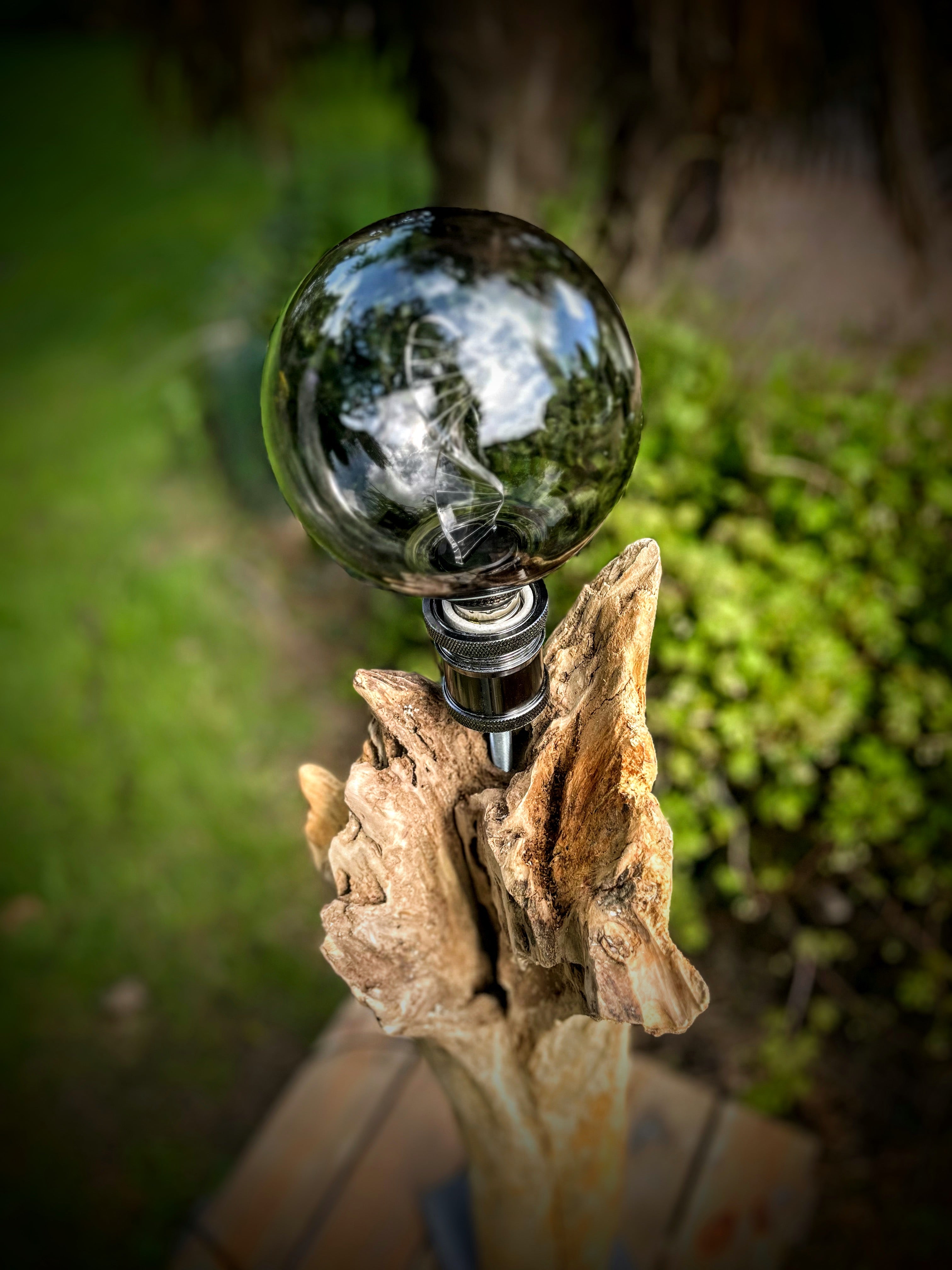 Lampe à poser artisanale en bois naturel avec abat-jour – Lampe design rustique chic – Luminaire décoratif pièce unique