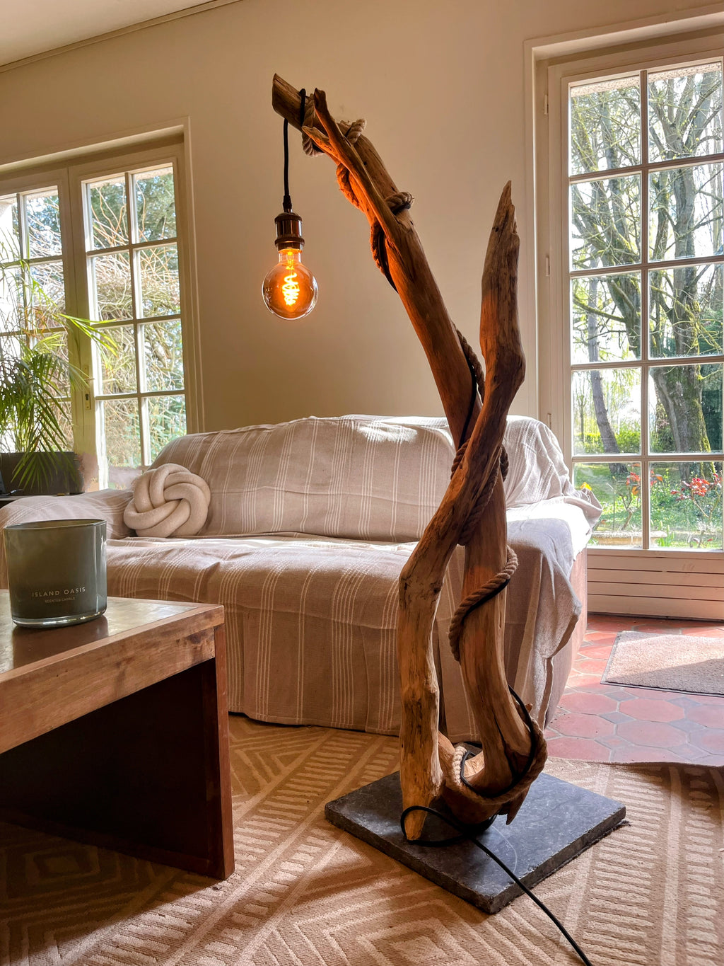 Lampadaire bois sirène artisanal – Lampe sur pied style océan – Luminaire design naturel pièce unique déco bohème