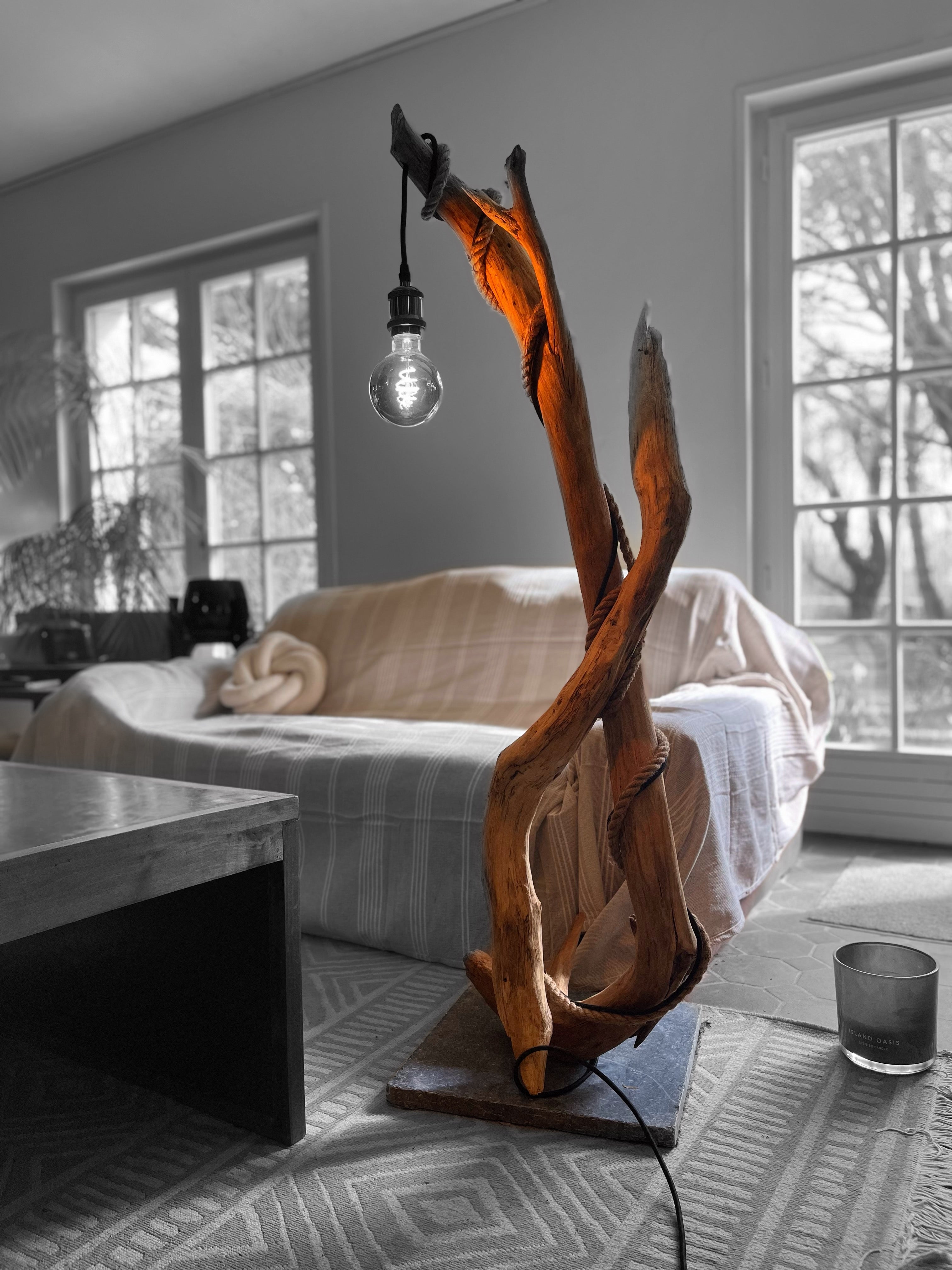 Lampadaire bois sirène artisanal – Lampe sur pied style océan – Luminaire design naturel pièce unique déco bohème