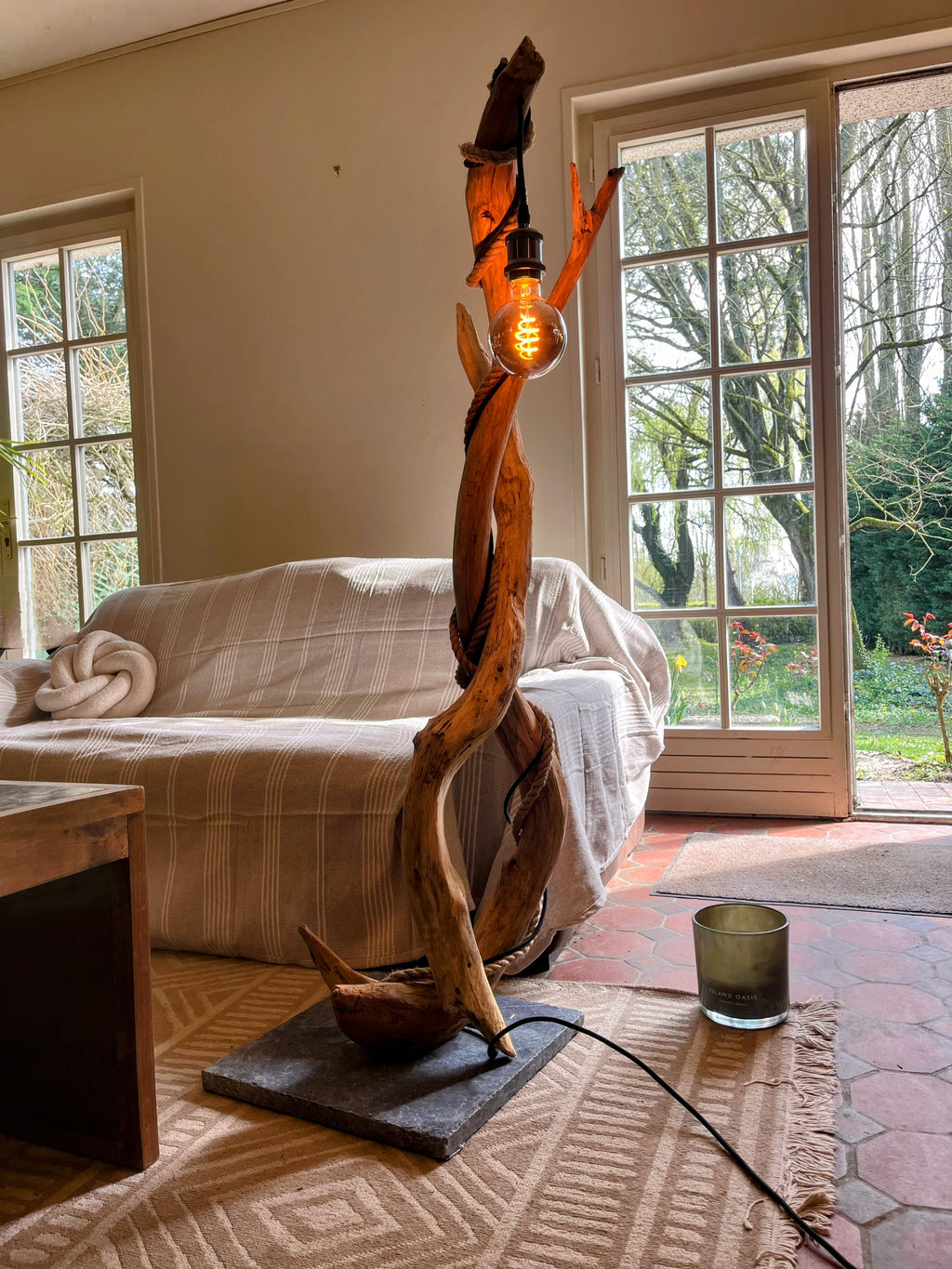 Lampadaire bois sirène artisanal – Lampe sur pied style océan – Luminaire design naturel pièce unique déco bohème