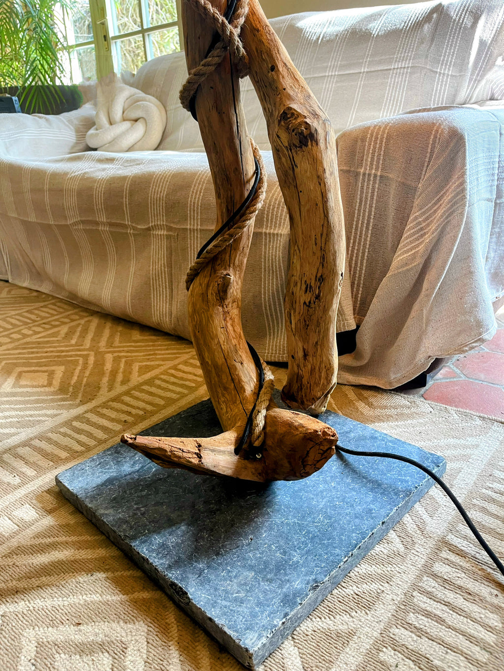 Lampadaire bois sirène artisanal – Lampe sur pied style océan – Luminaire design naturel pièce unique déco bohème