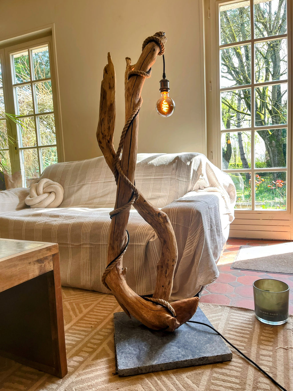 Lampadaire bois sirène artisanal – Lampe sur pied style océan – Luminaire design naturel pièce unique déco bohème