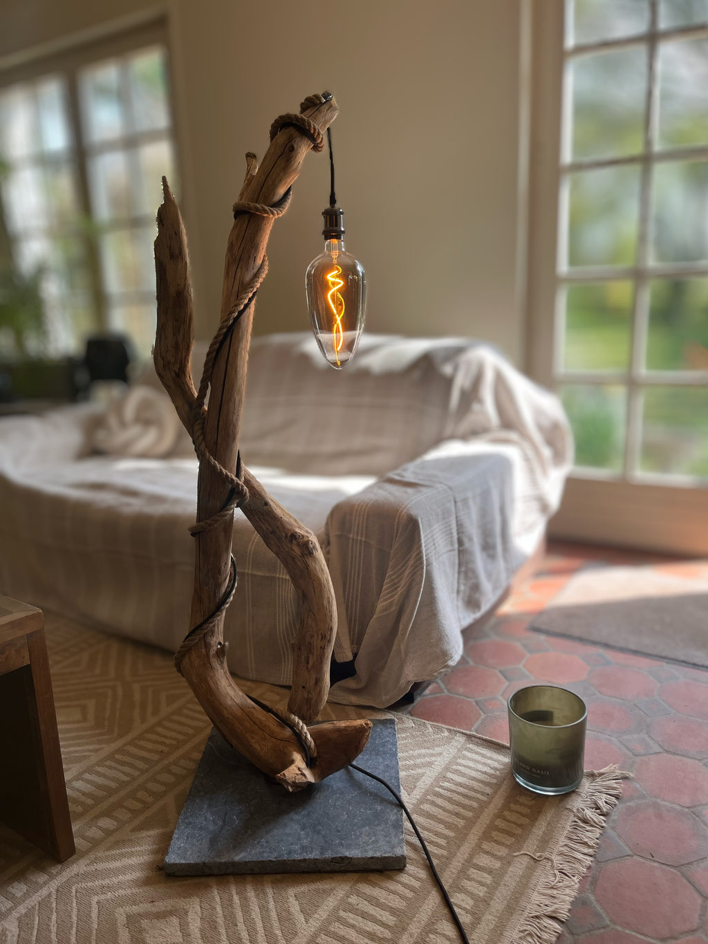 Lampadaire bois sirène artisanal – Lampe sur pied style océan – Luminaire design naturel pièce unique déco bohème