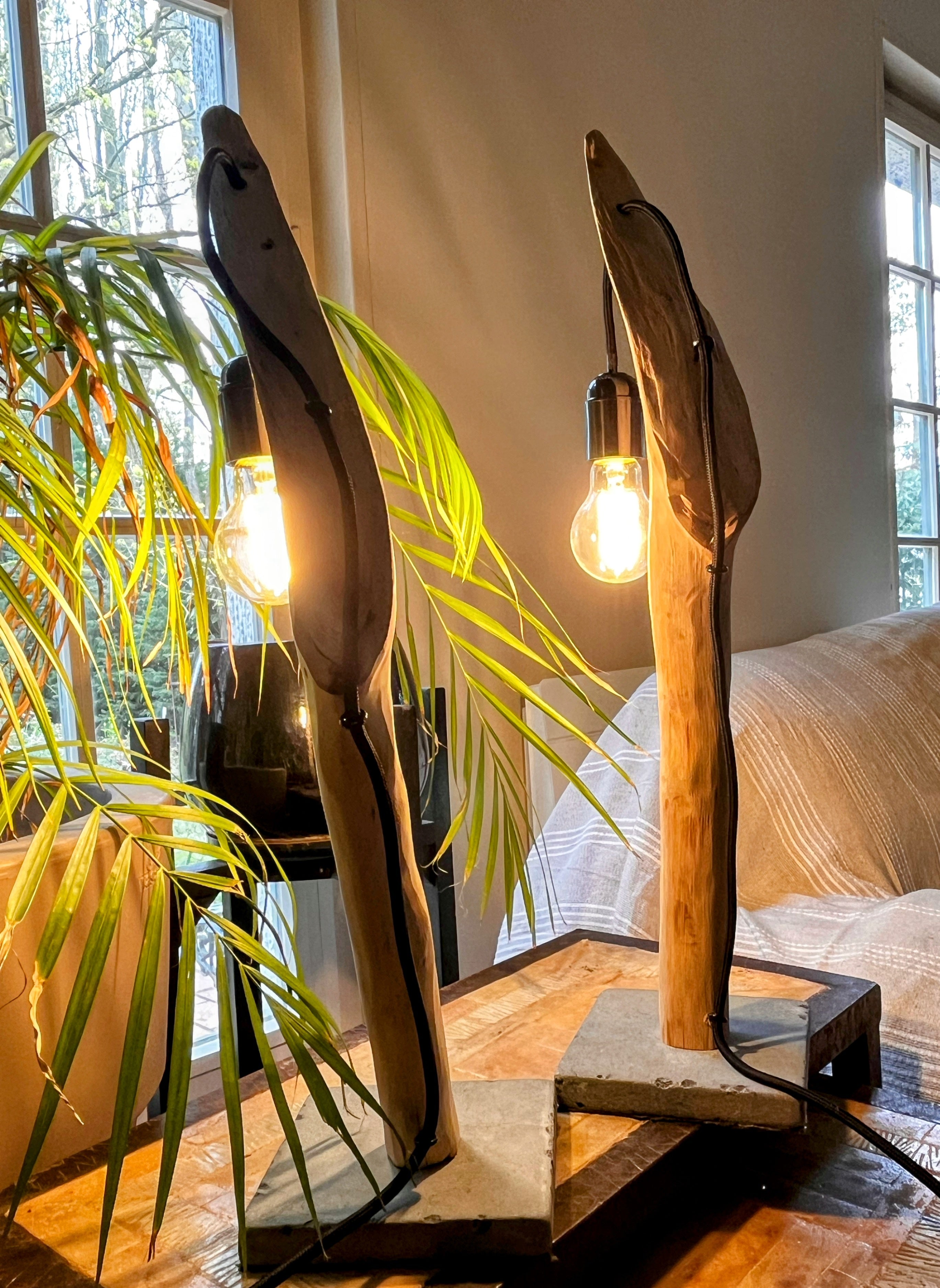 Lampe de chevet artisanale en branche naturelle – vendu par deux / Bois brut & câble textile / Fait main