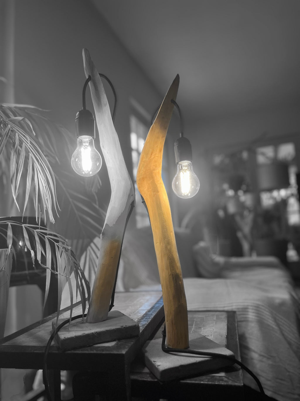Lampe de chevet artisanale en branche naturelle – vendu par deux / Bois brut & câble textile / Fait main