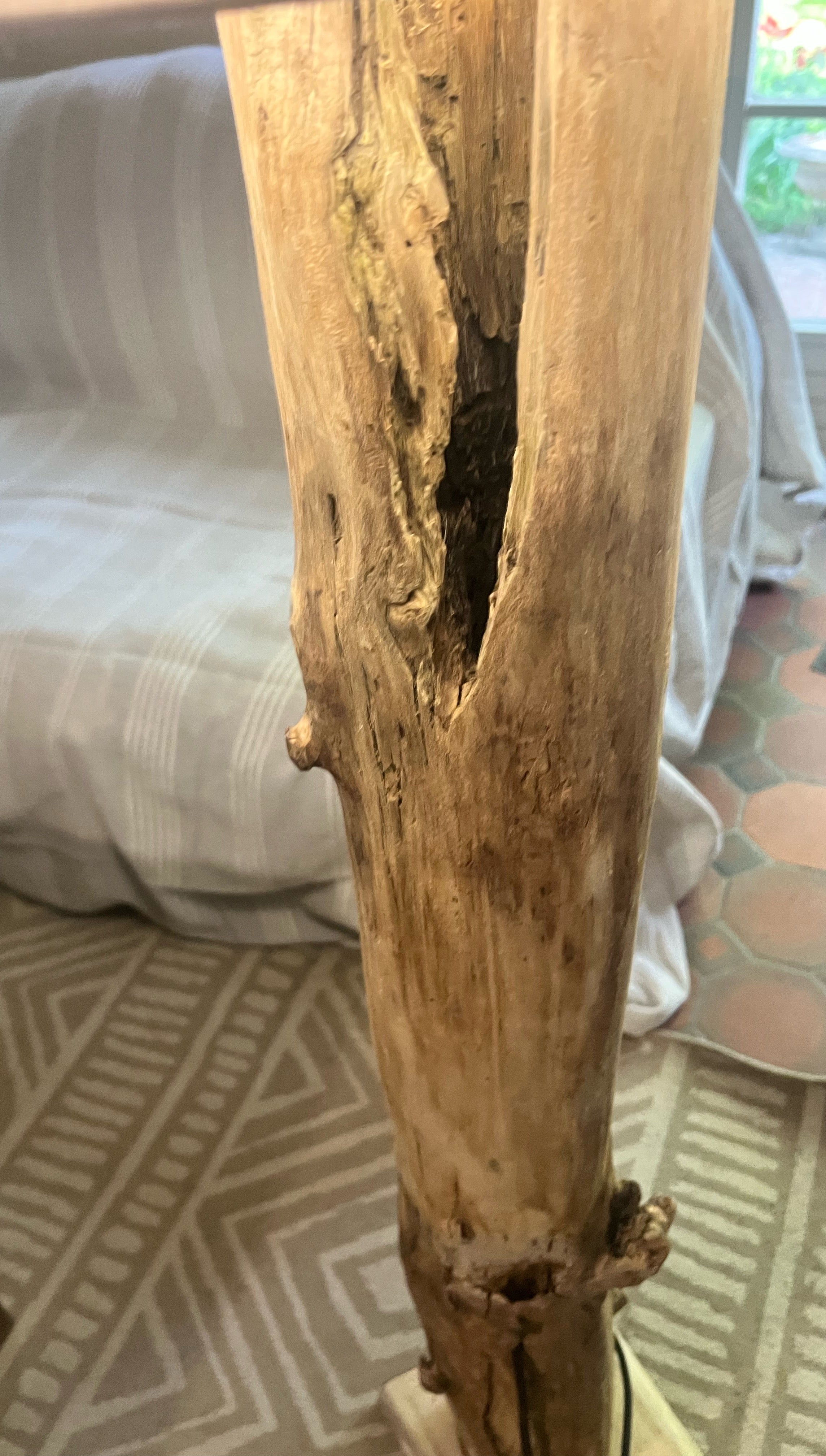 Lampadaire en bois massif – Lampe sur pied artisanale avec abat-jour – Éclairage naturel – Pièce unique déco contemporaine, bohème ou rustique