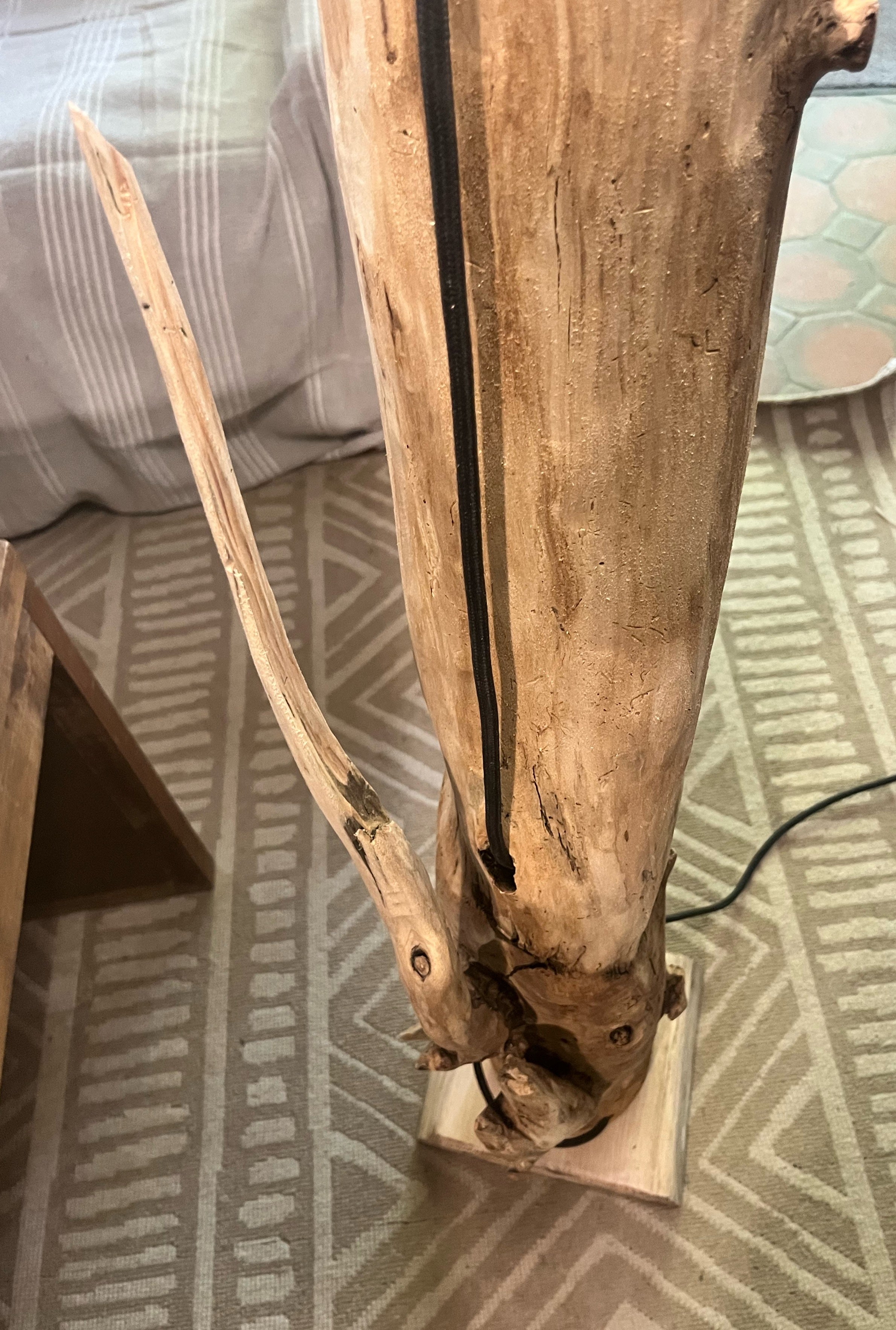 Lampadaire en bois massif – Lampe sur pied artisanale avec abat-jour – Éclairage naturel – Pièce unique déco contemporaine, bohème ou rustique