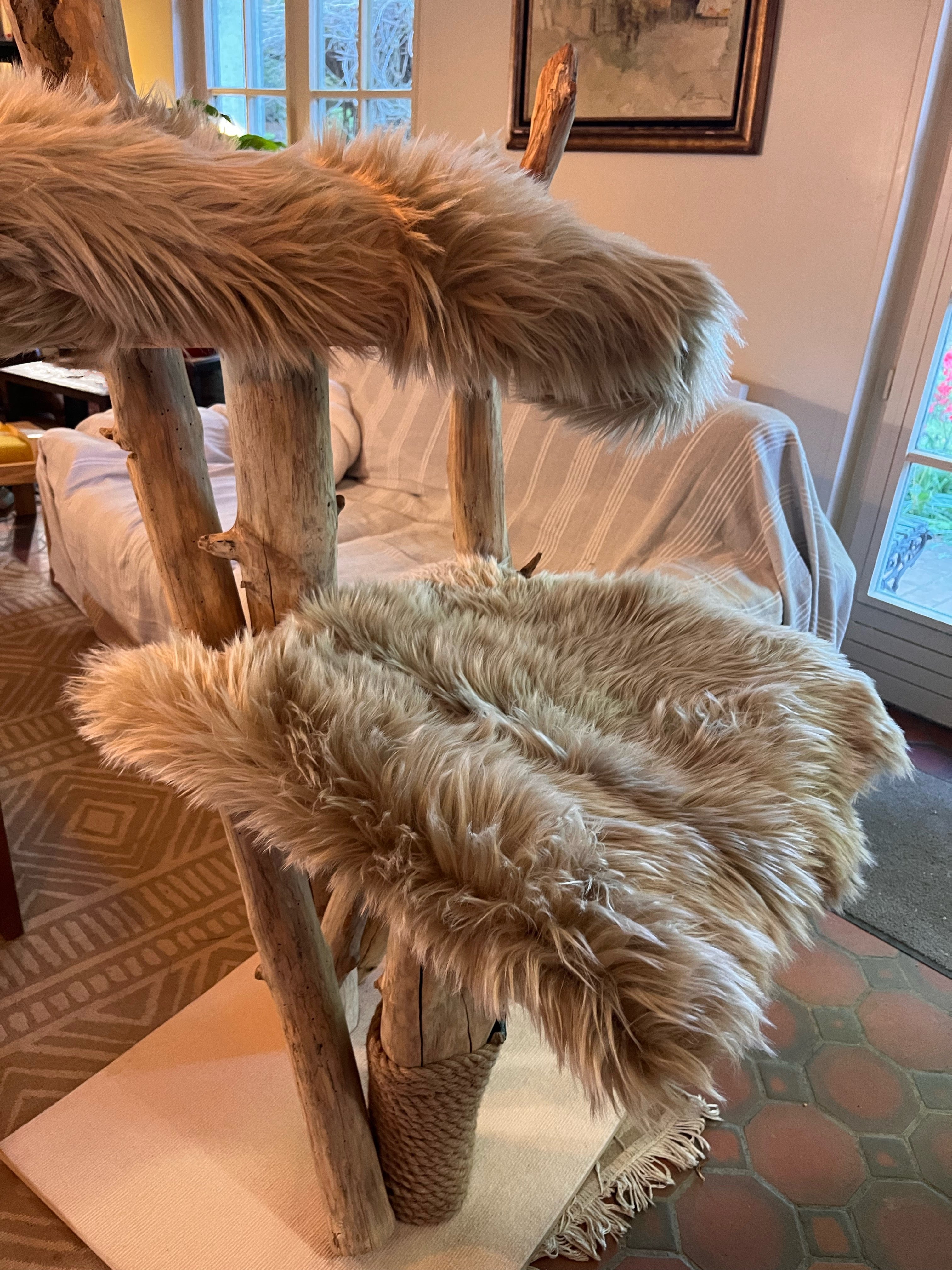 Arbre à Chats Bois 2 à 4 plateaux Fait Main  – Griffoir et Plateformes Douillettes – Mobilier Chat Unique