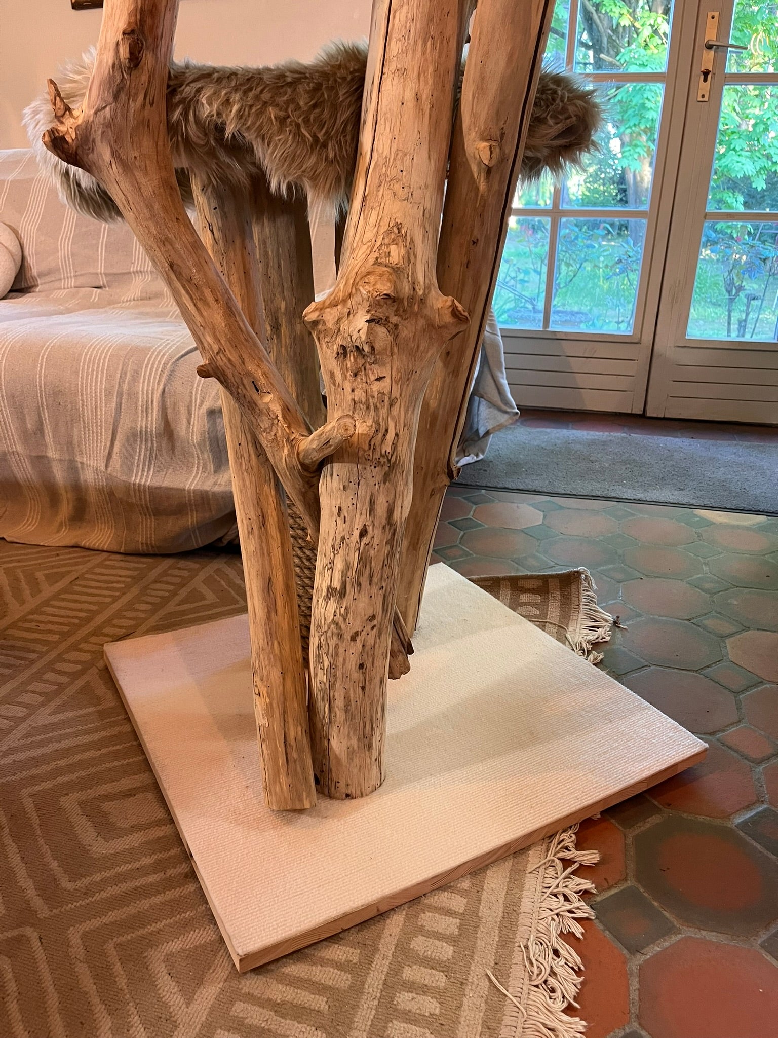 Arbre à Chats Bois 2 à 4 plateaux Fait Main  – Griffoir et Plateformes Douillettes – Mobilier Chat Unique