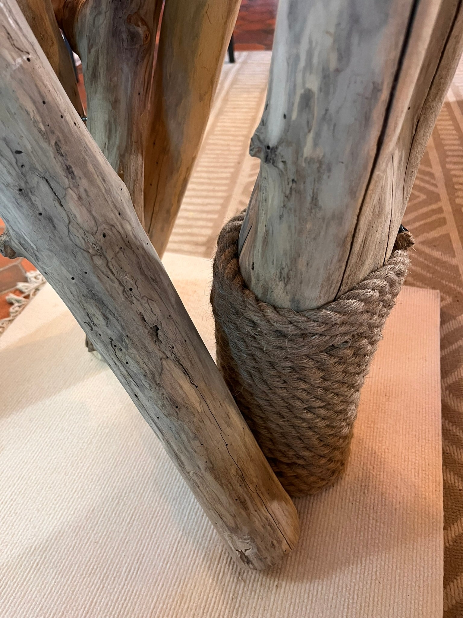 Arbre à Chats Bois 2 à 4 plateaux Fait Main  – Griffoir et Plateformes Douillettes – Mobilier Chat Unique