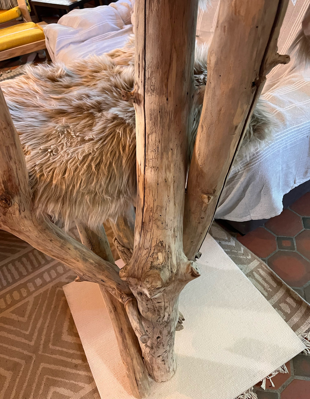 Arbre à Chats Bois 2 à 4 plateaux Fait Main  – Griffoir et Plateformes Douillettes – Mobilier Chat Unique