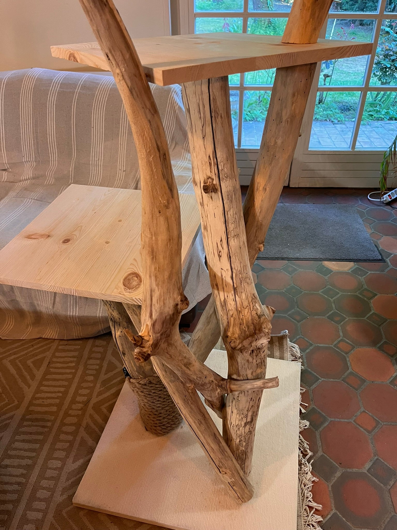 Arbre à Chats Bois 2 à 4 plateaux Fait Main  – Griffoir et Plateformes Douillettes – Mobilier Chat Unique