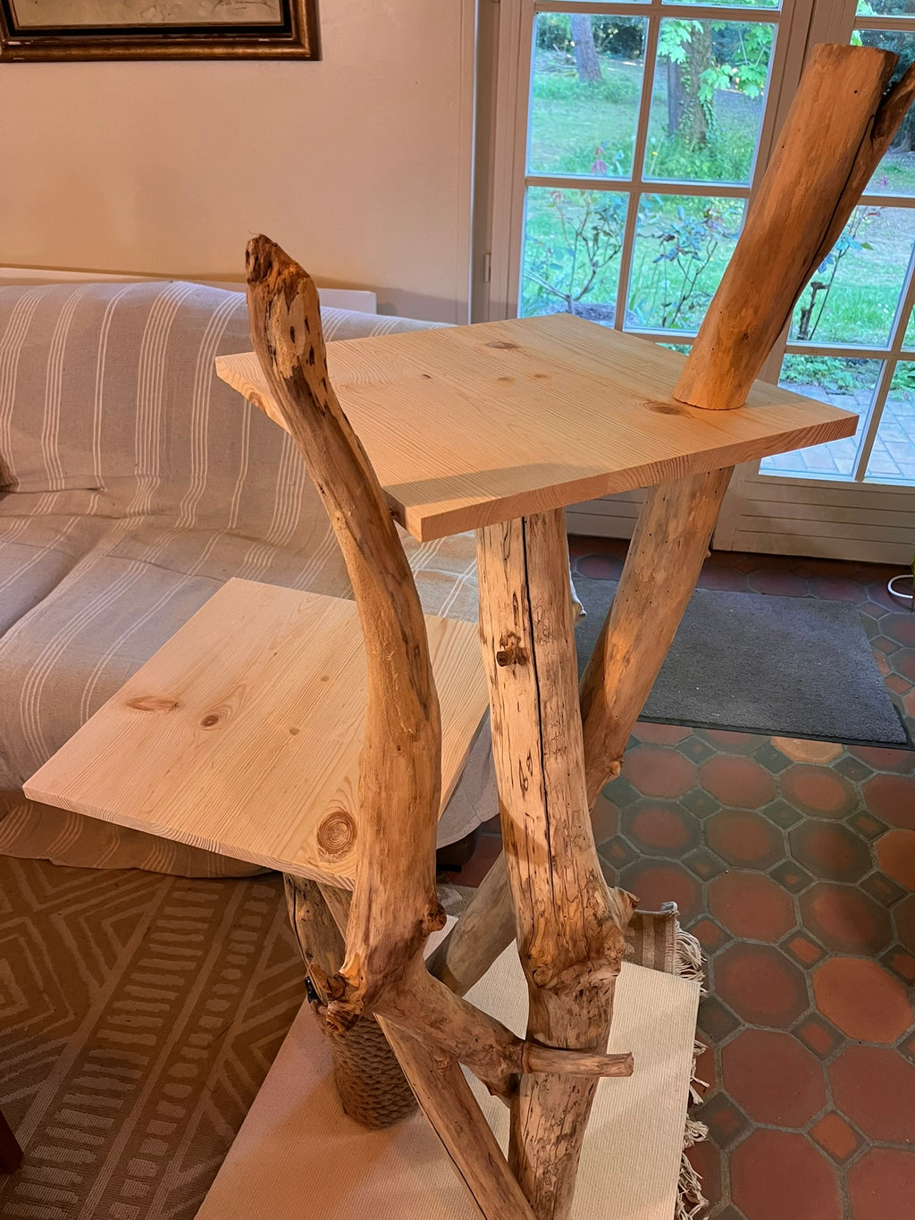 Arbre à Chats Bois 2 à 4 plateaux Fait Main  – Griffoir et Plateformes Douillettes – Mobilier Chat Unique