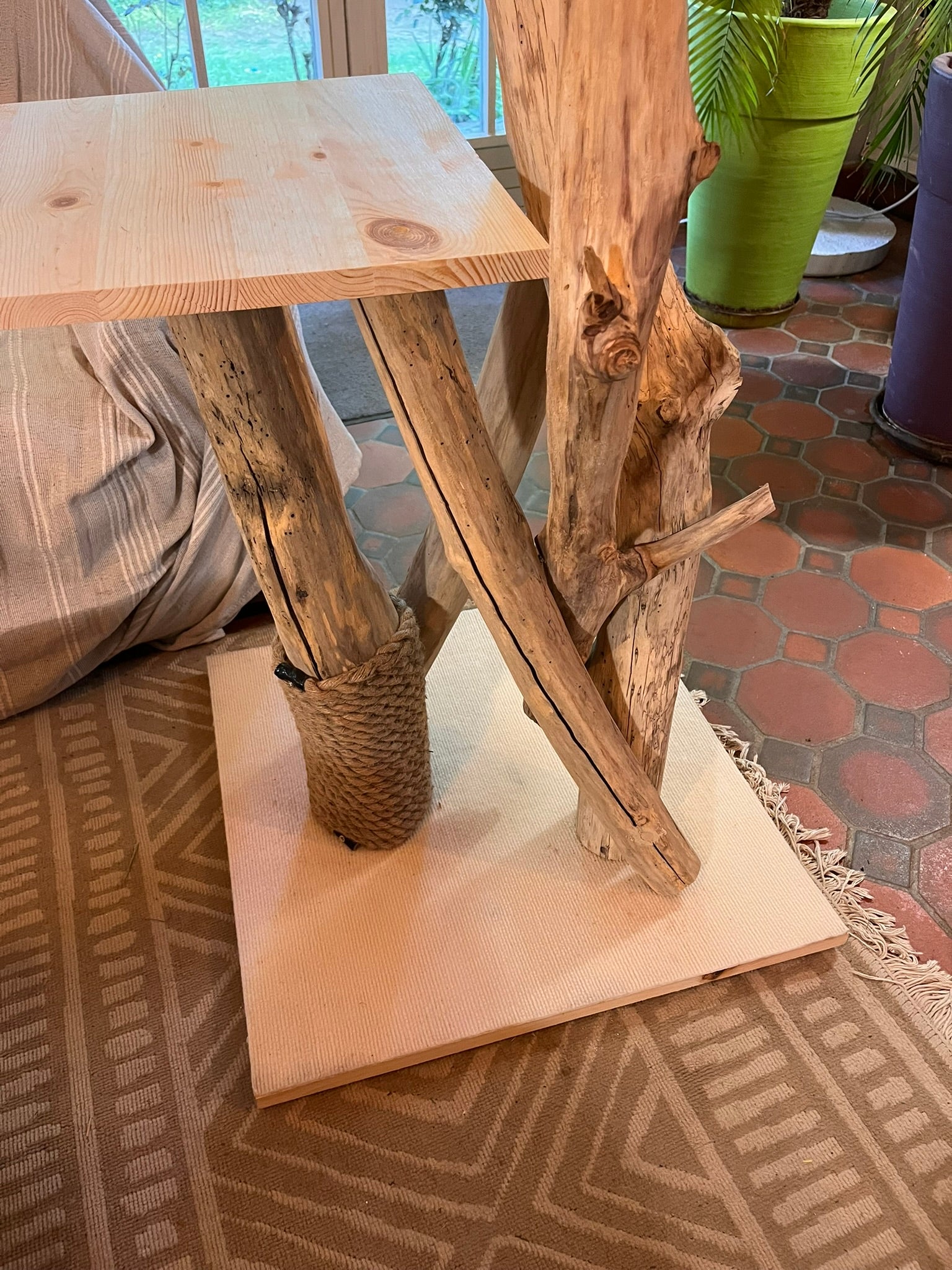 Arbre à Chats Bois 2 à 4 plateaux Fait Main  – Griffoir et Plateformes Douillettes – Mobilier Chat Unique