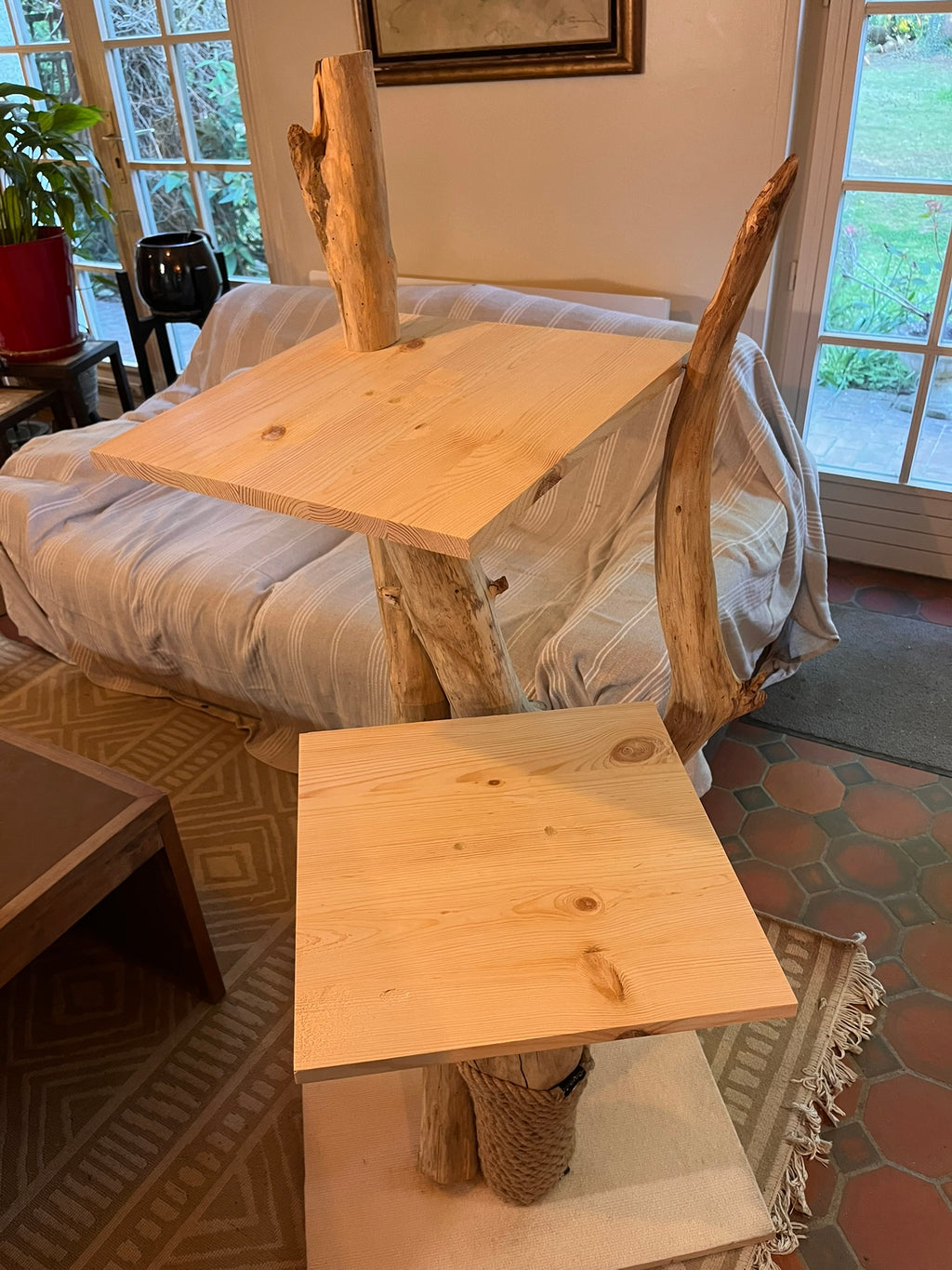Arbre à Chats Bois 2 à 4 plateaux Fait Main  – Griffoir et Plateformes Douillettes – Mobilier Chat Unique