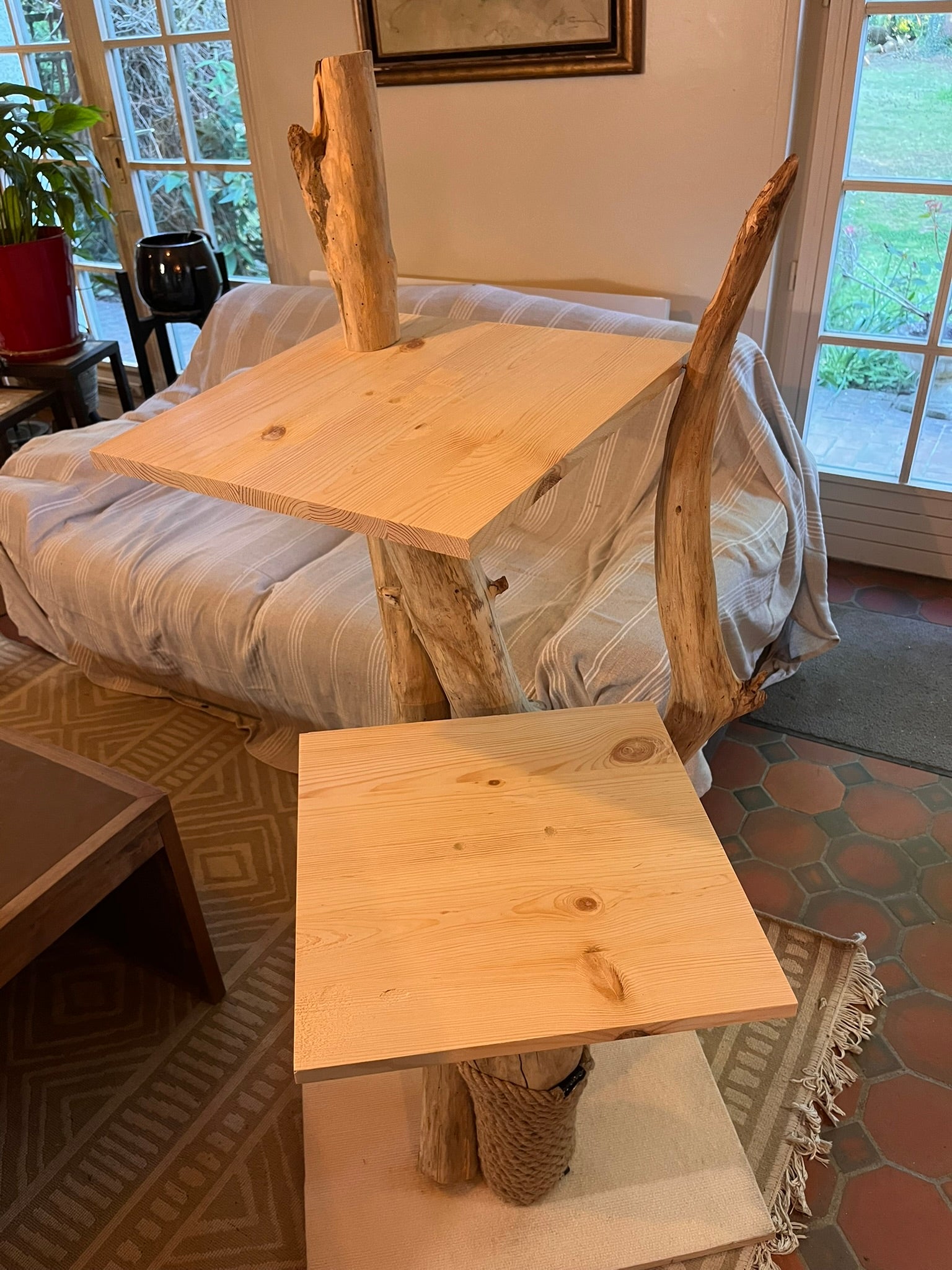 Arbre à Chats Bois 2 à 4 plateaux Fait Main  – Griffoir et Plateformes Douillettes – Mobilier Chat Unique