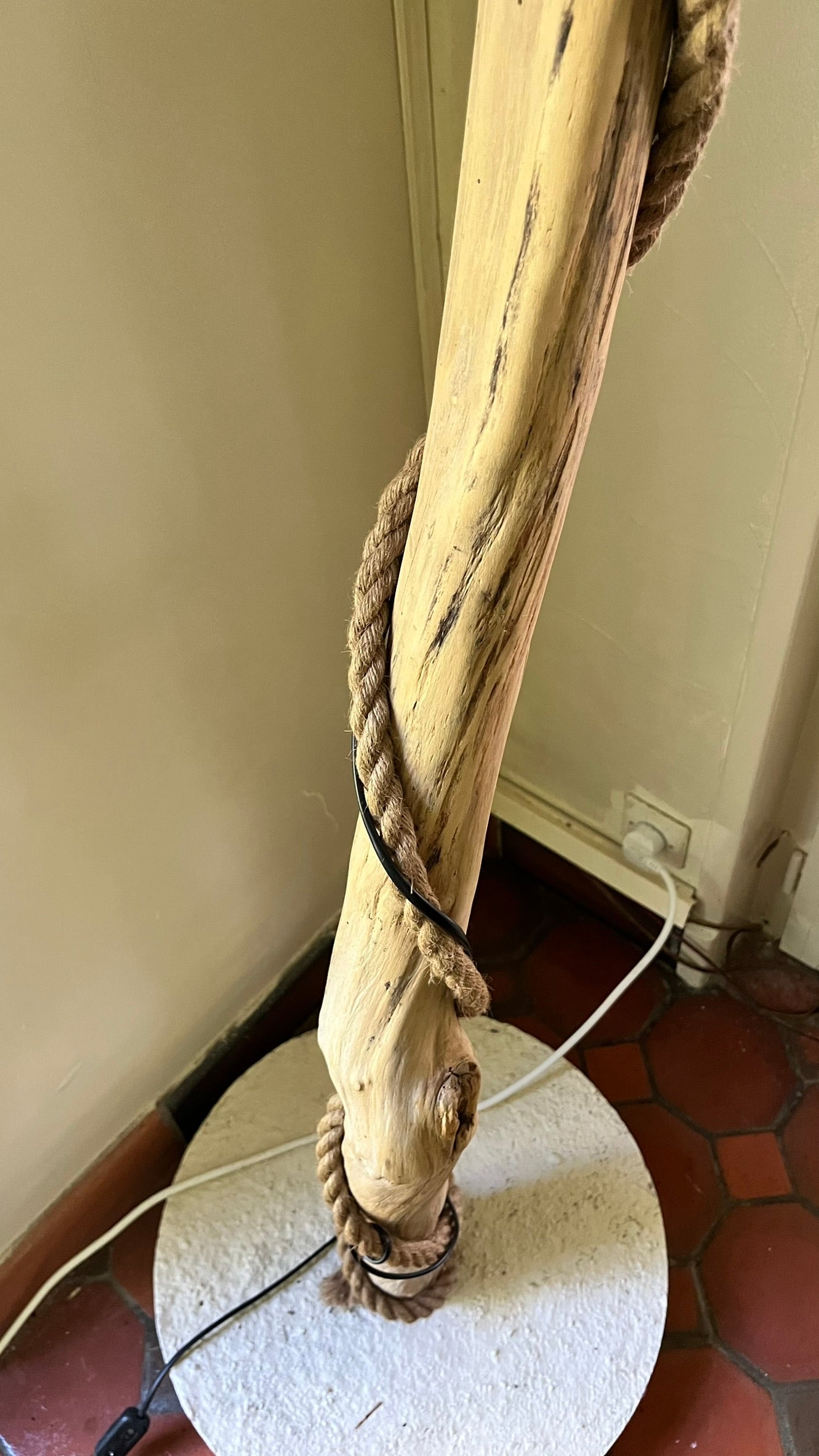 Lampadaire bois flotté  – Lampe artisanale nature – Luminaire design organique – Décoration bohème chic