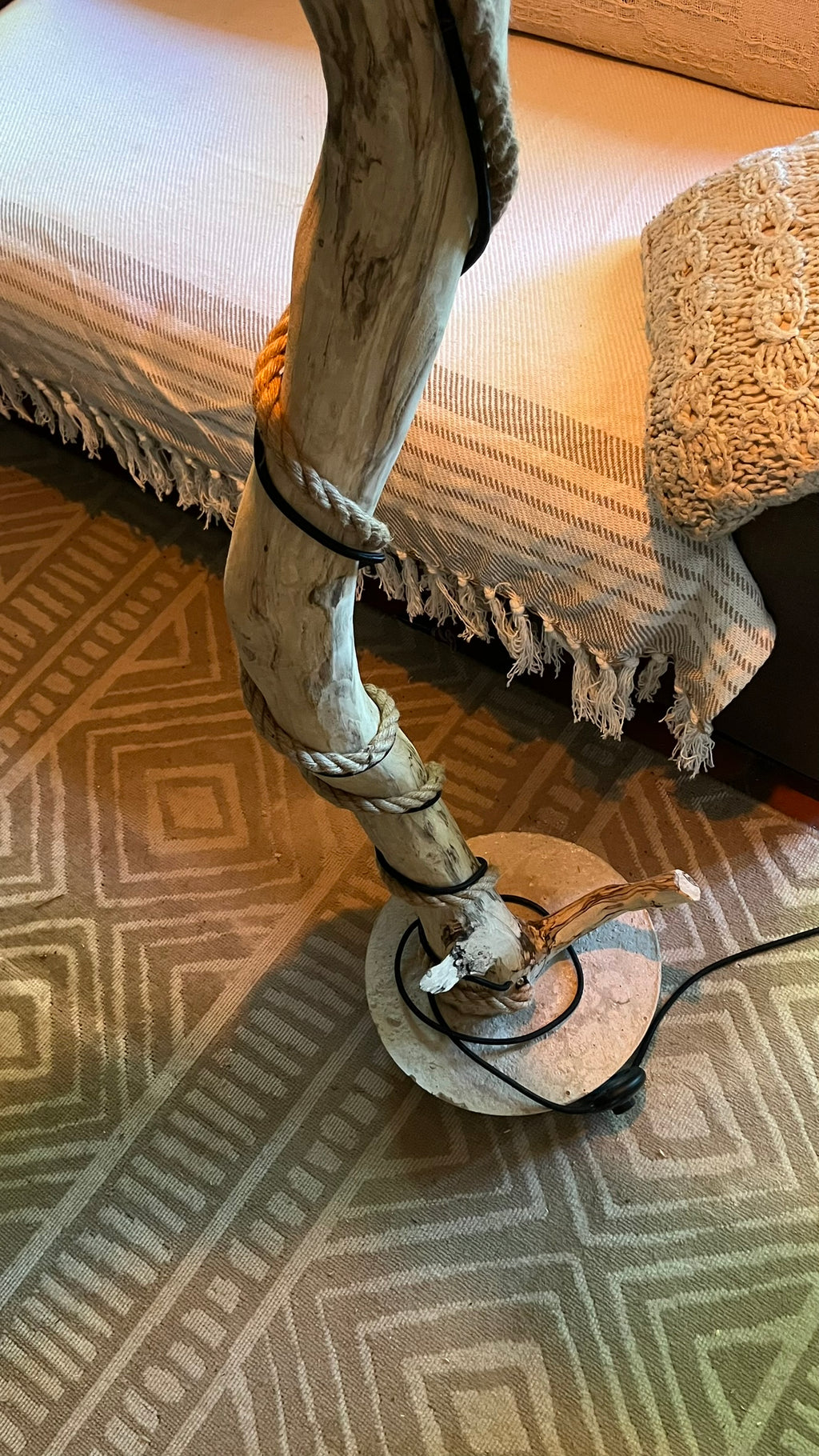 Lampadaire sur pied XXL en bois — Pièce unique