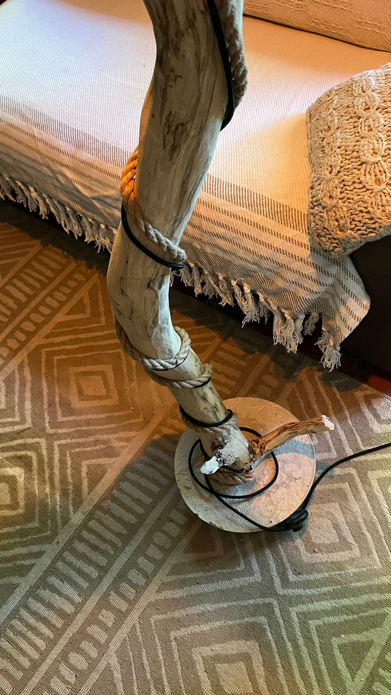 Lampadaire sur pied XXL en bois — Pièce unique