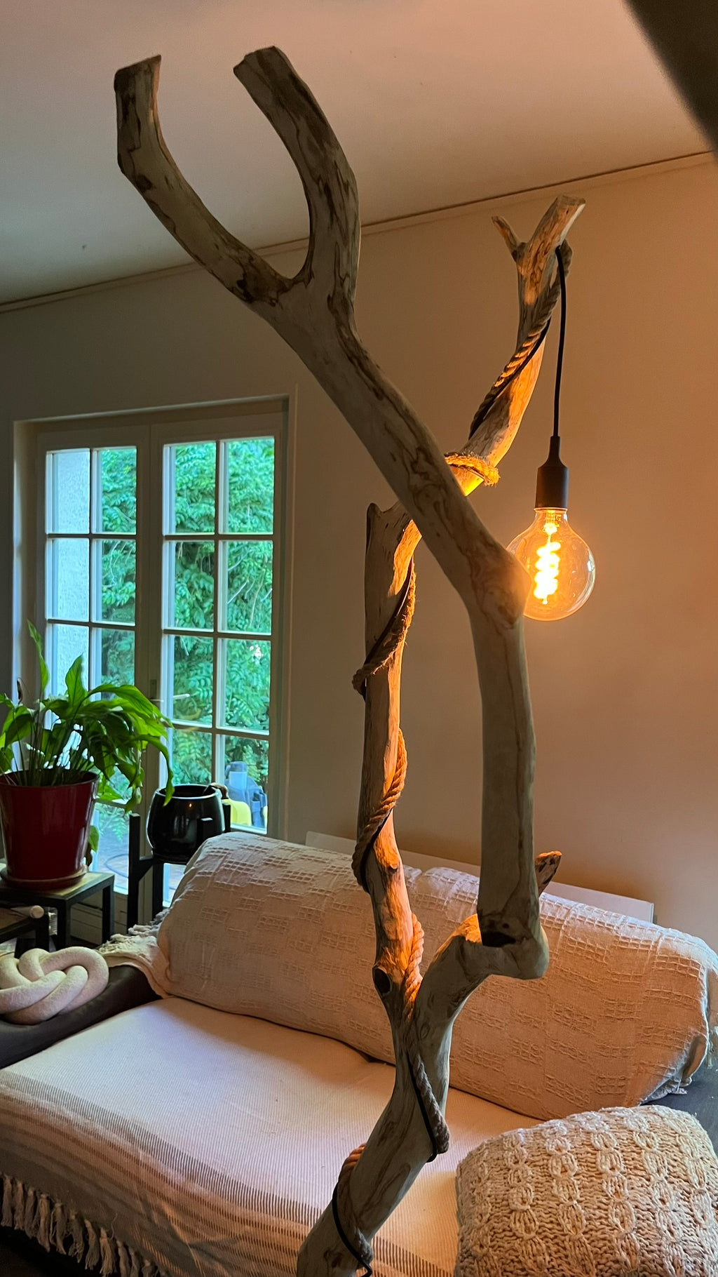 Lampadaire sur pied XXL en bois — Pièce unique