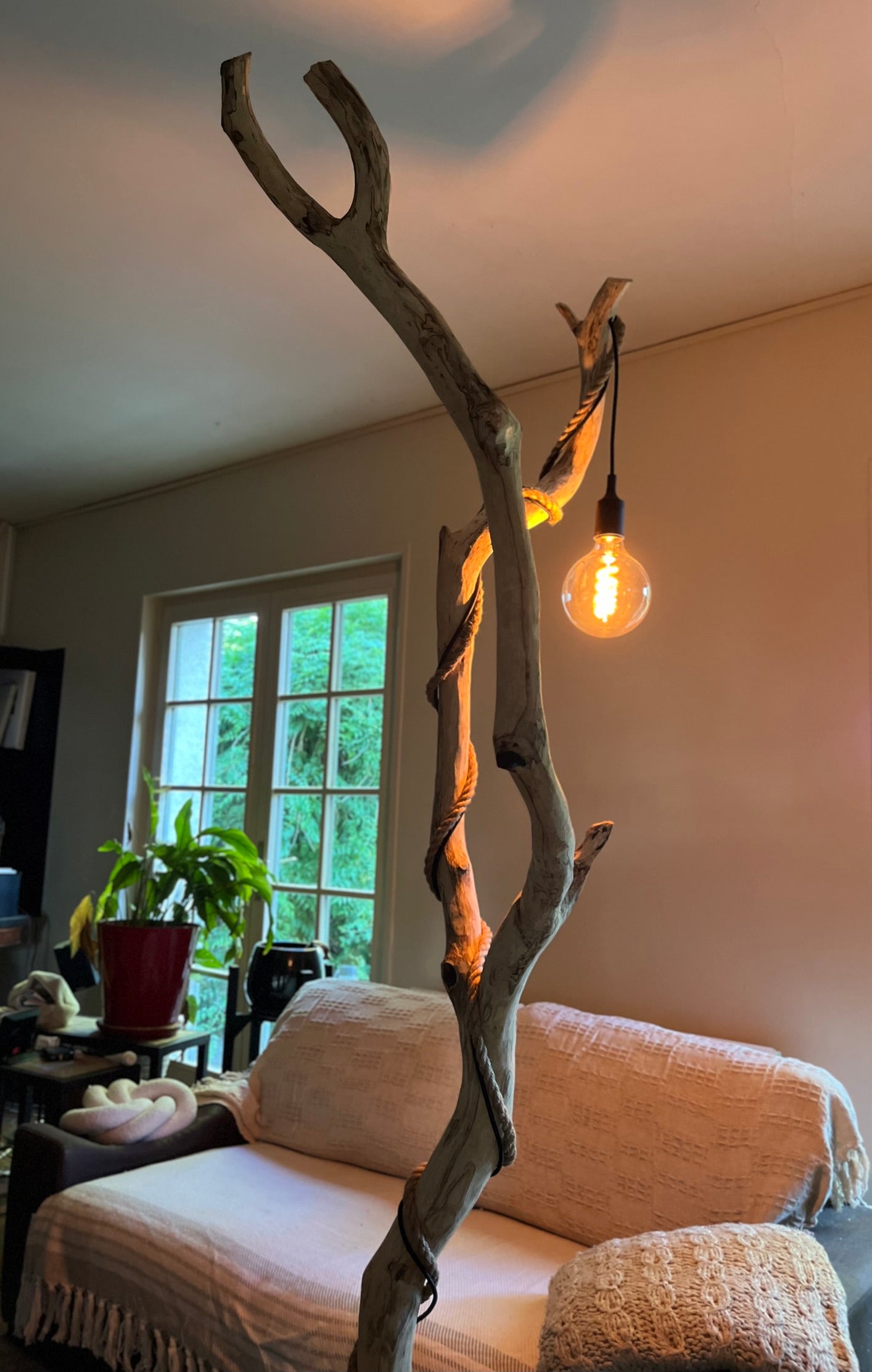 Lampadaire sur pied XXL en bois — Pièce unique