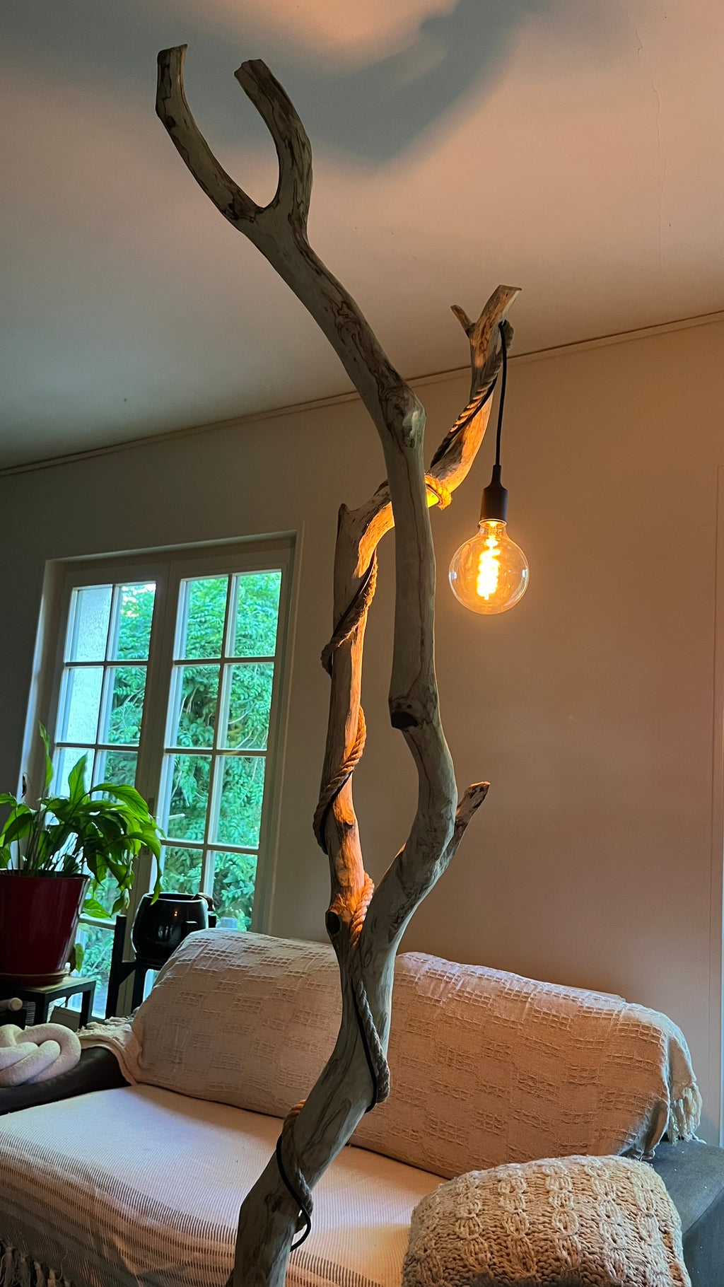 Lampadaire sur pied XXL en bois — Pièce unique