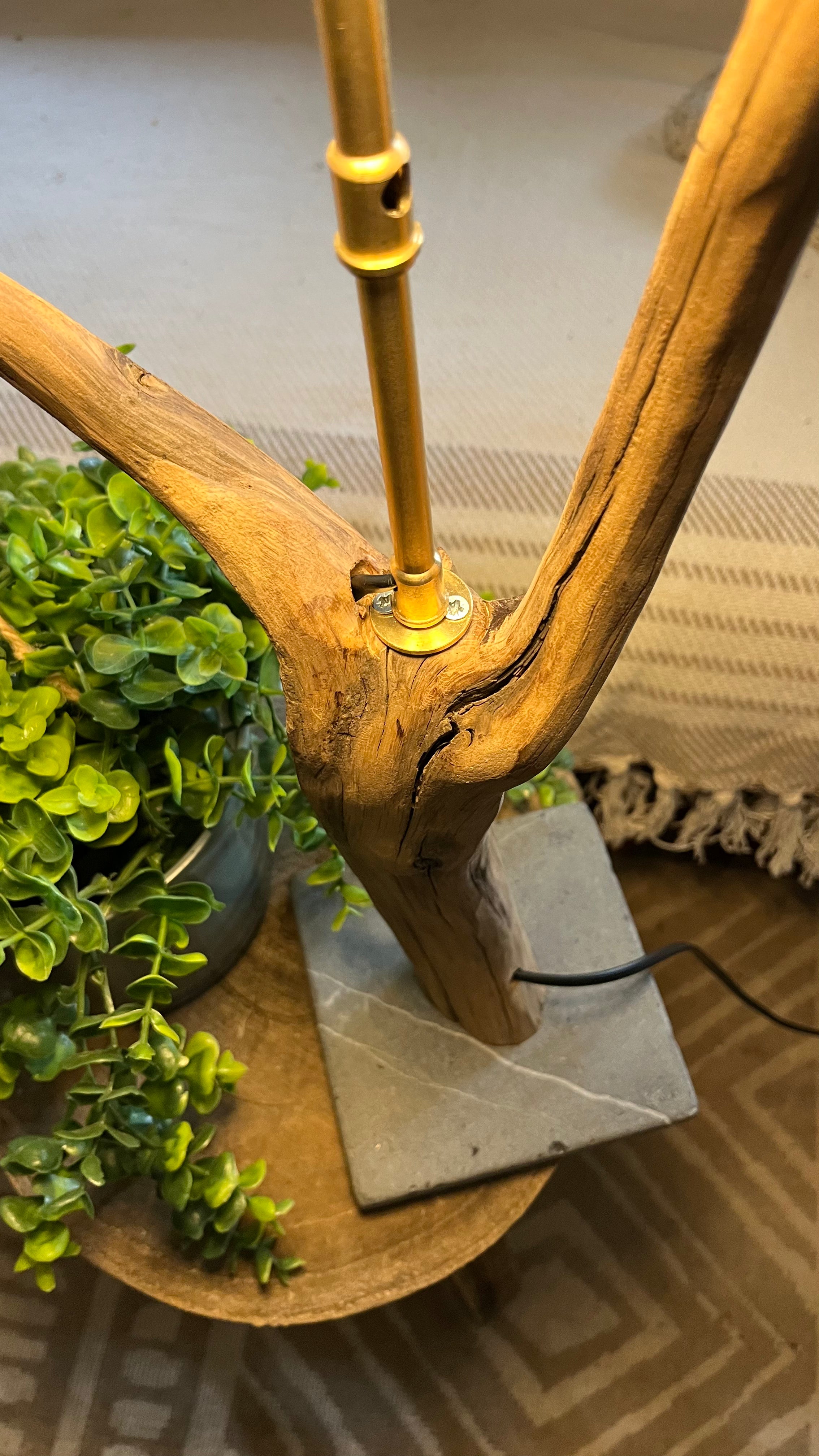 Lampe de table artisanale design nature – Luminaire en bois massif – Décoration bohème chic – Pièce unique