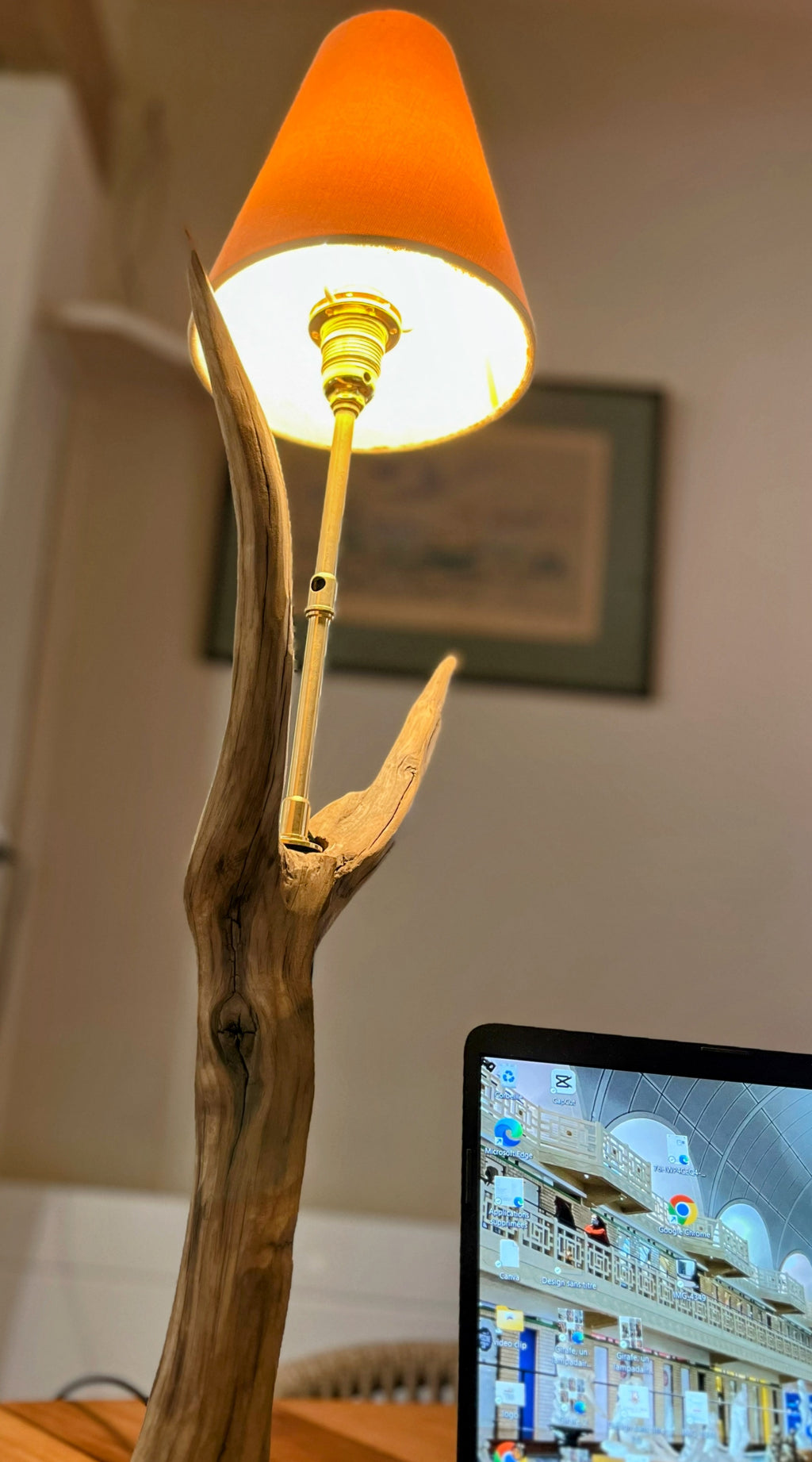 Lampe de table artisanale design nature – Luminaire en bois massif – Décoration bohème chic – Pièce unique