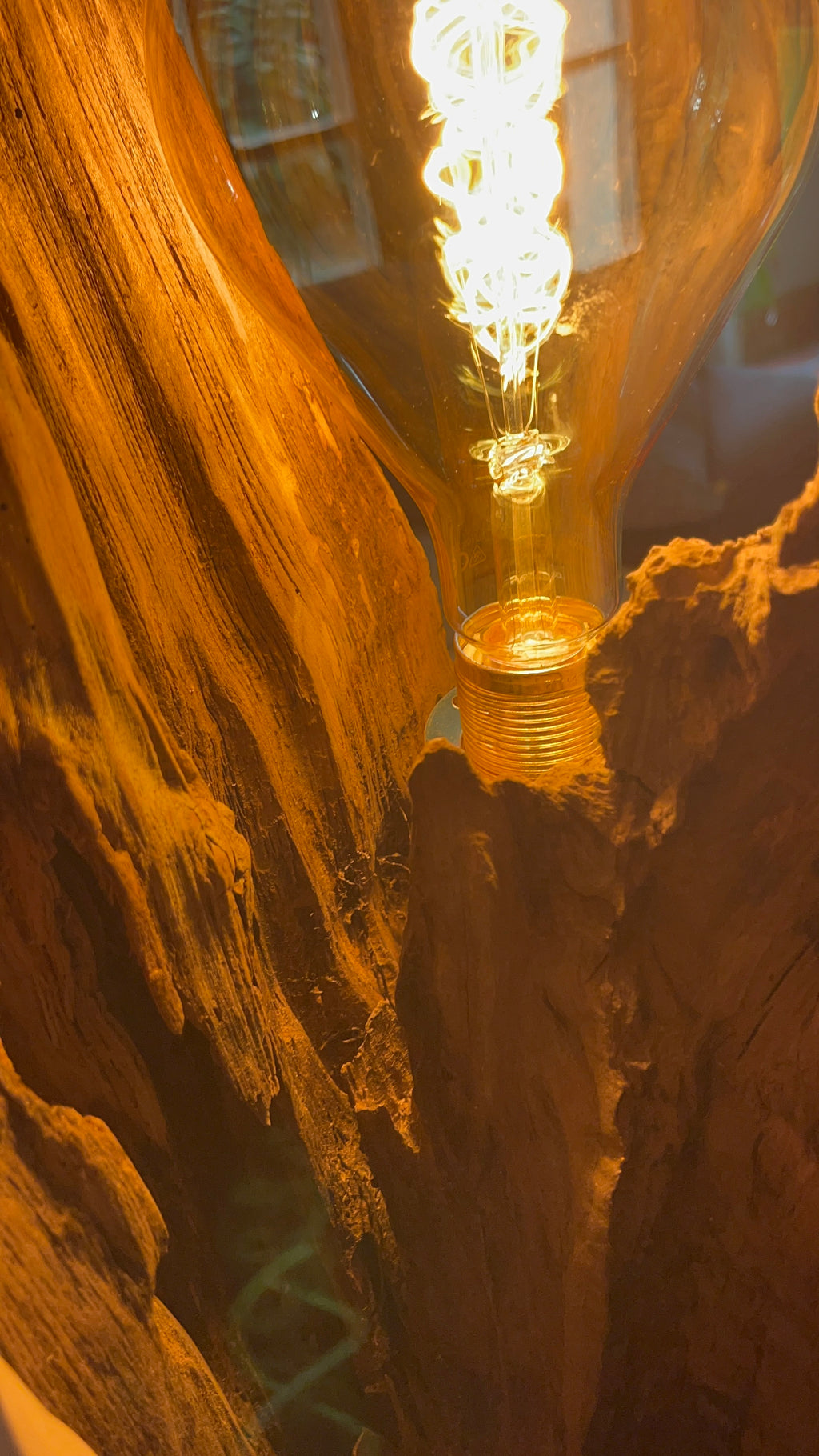 Lampadaire sculpturale artisanale – Éclairage d'ambiance design – Pièce unique en bois naturel