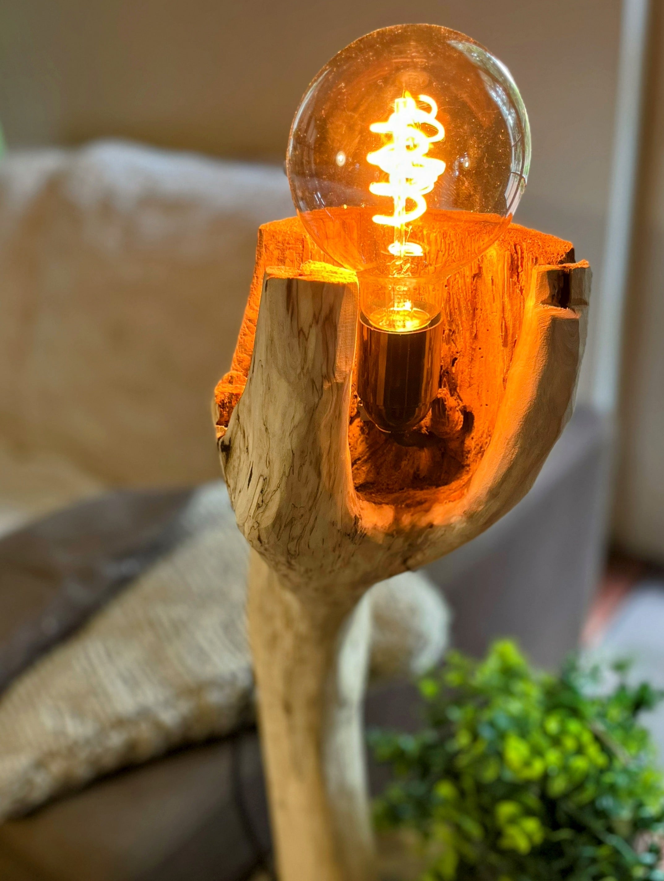 Lampe artisanale en bois naturel sculptural – Lampe à poser design organique – Pièce unique – Décoration nature