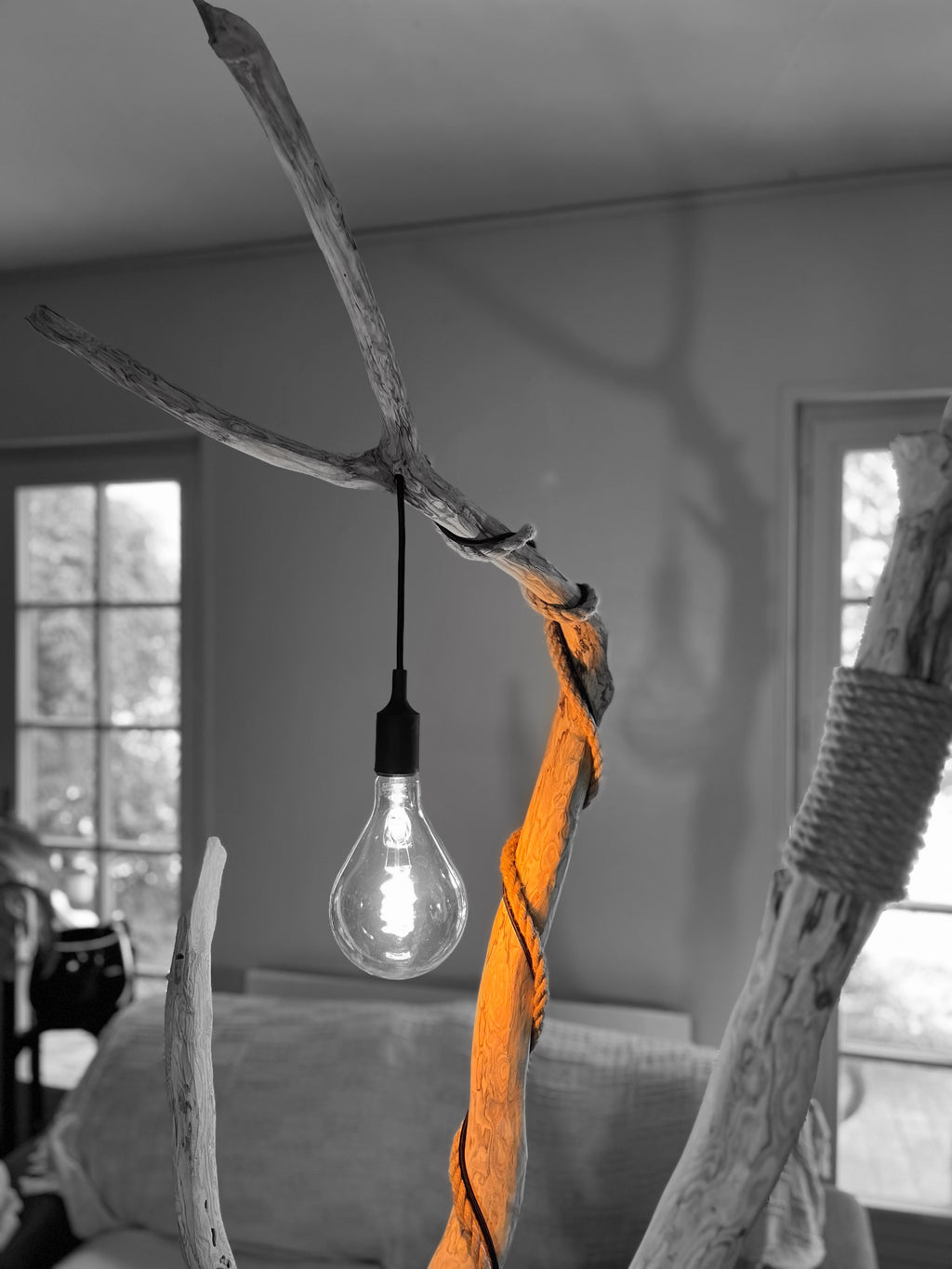 Lampadaire sur pied XXL en bois — Pièce unique