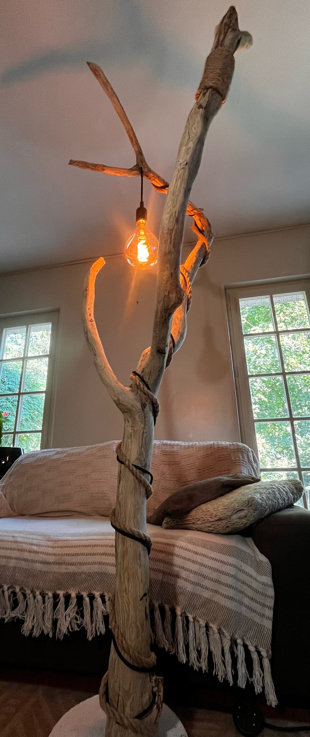 Lampadaire sur pied XXL en bois — Pièce unique