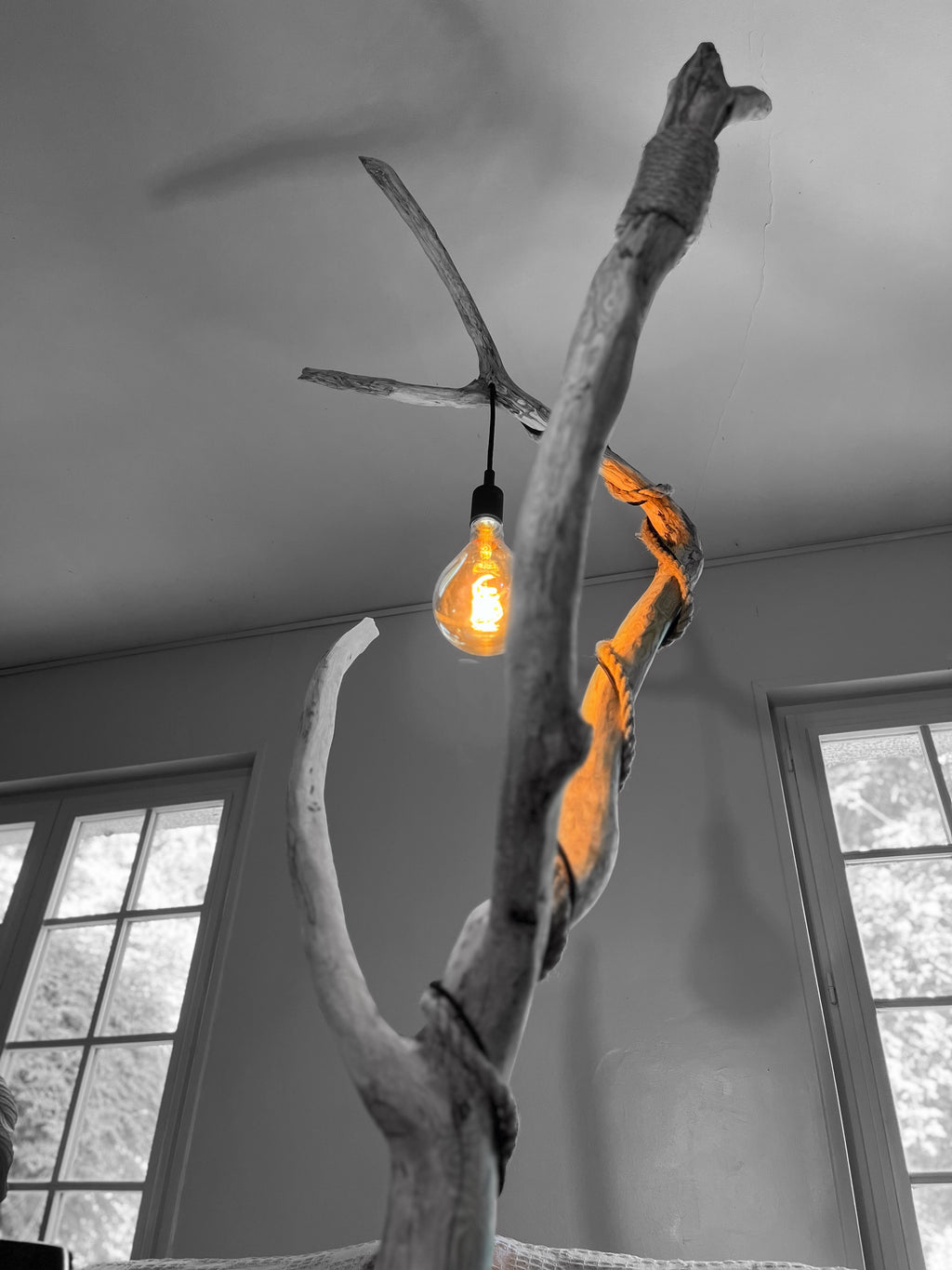 Lampadaire sur pied XXL en bois — Pièce unique