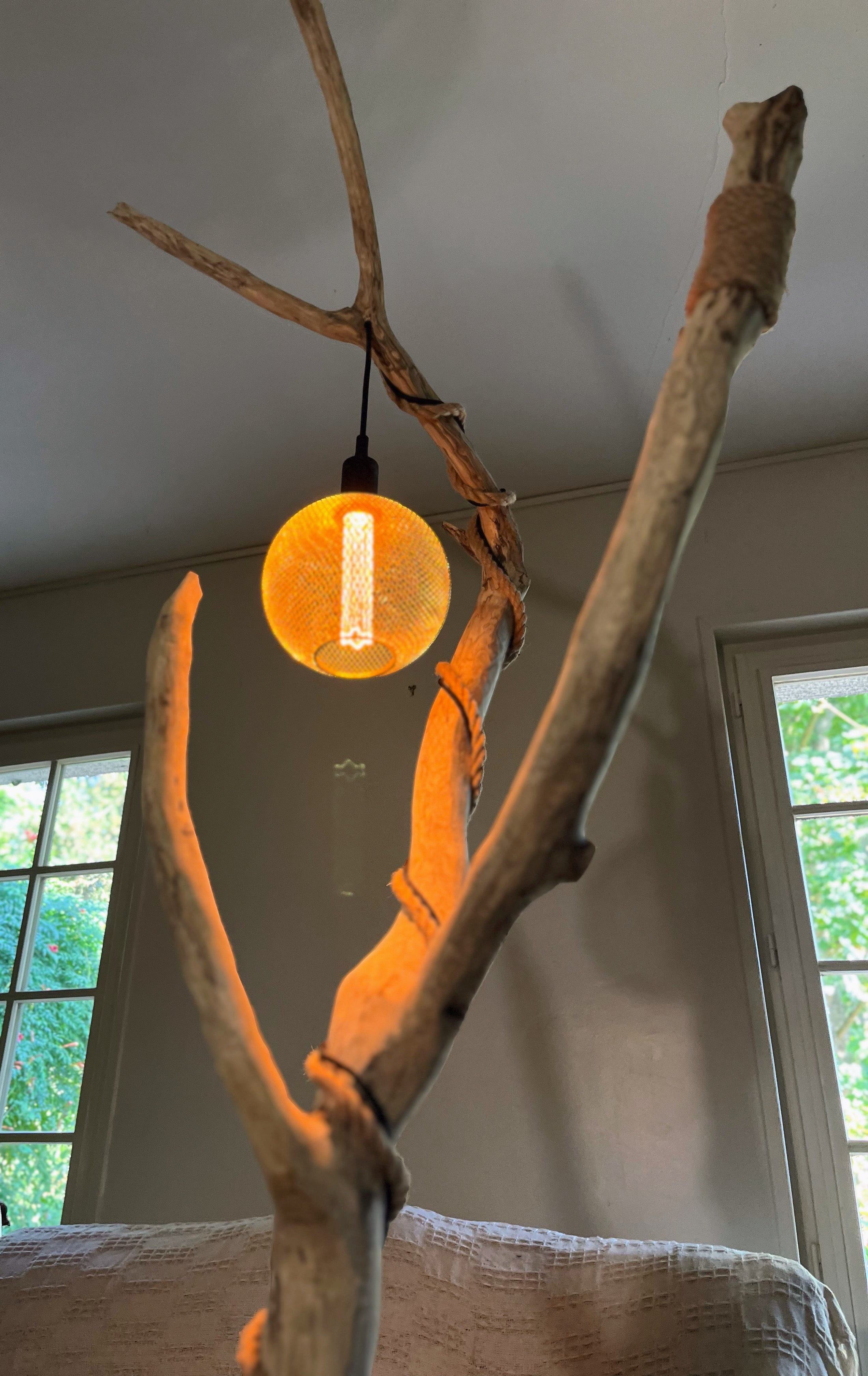 Lampadaire sur pied XXL en bois — Pièce unique