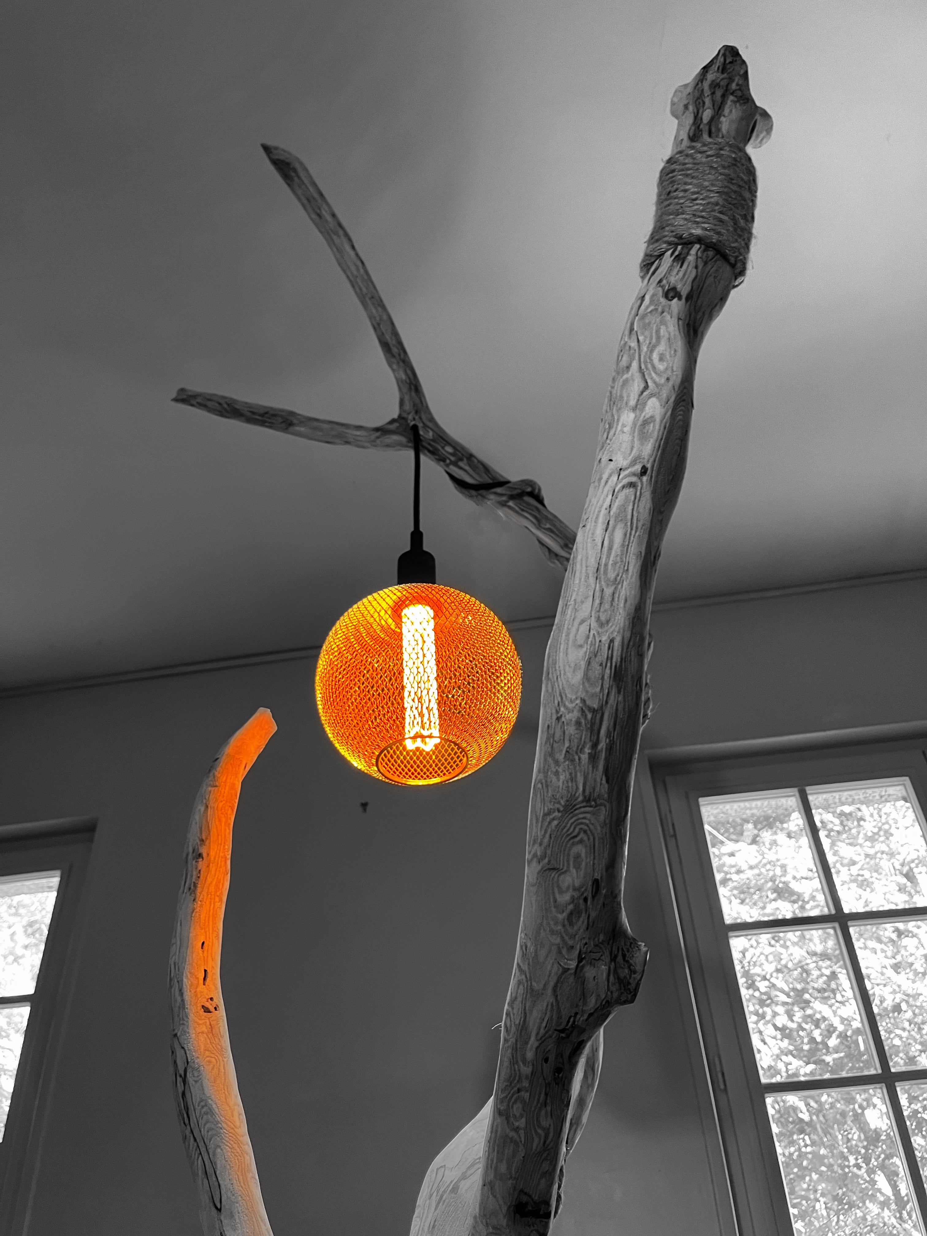 Lampadaire sur pied XXL en bois — Pièce unique