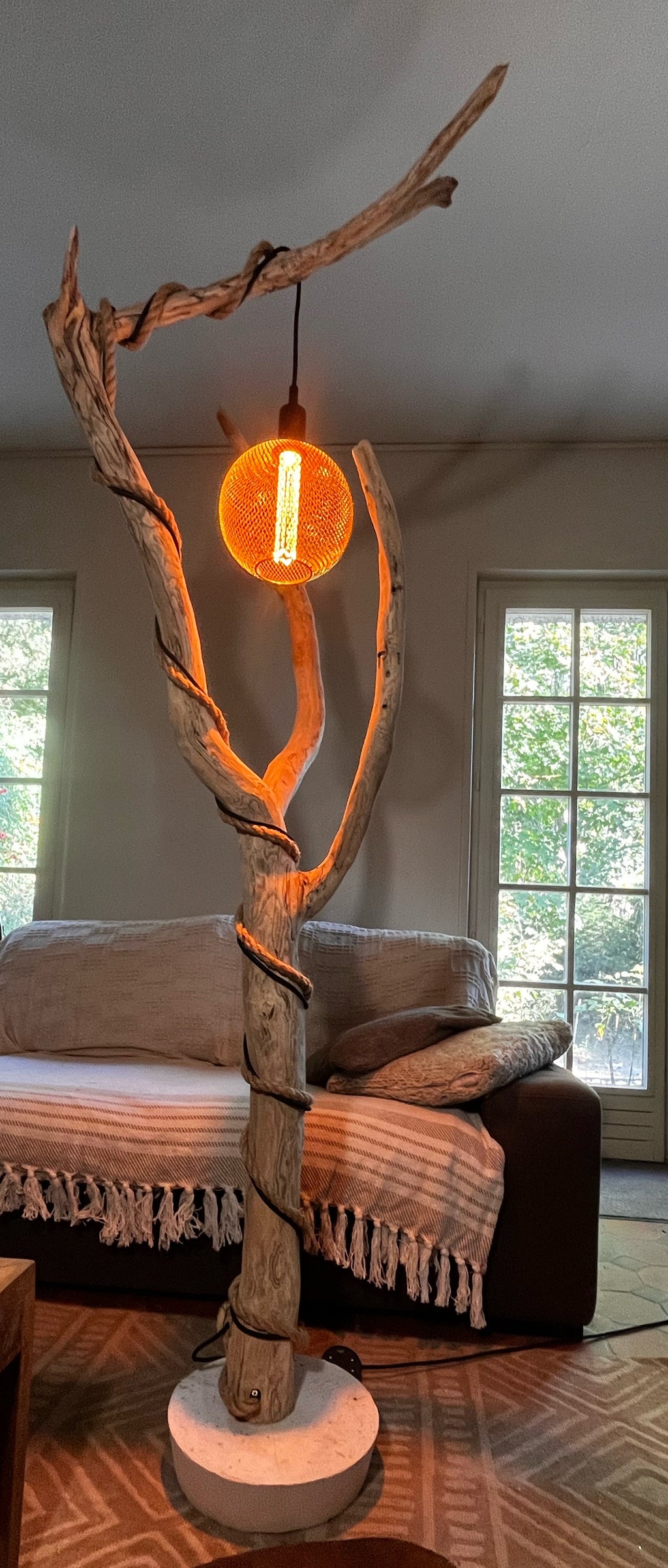 Lampadaire sur pied XXL en bois — Pièce unique