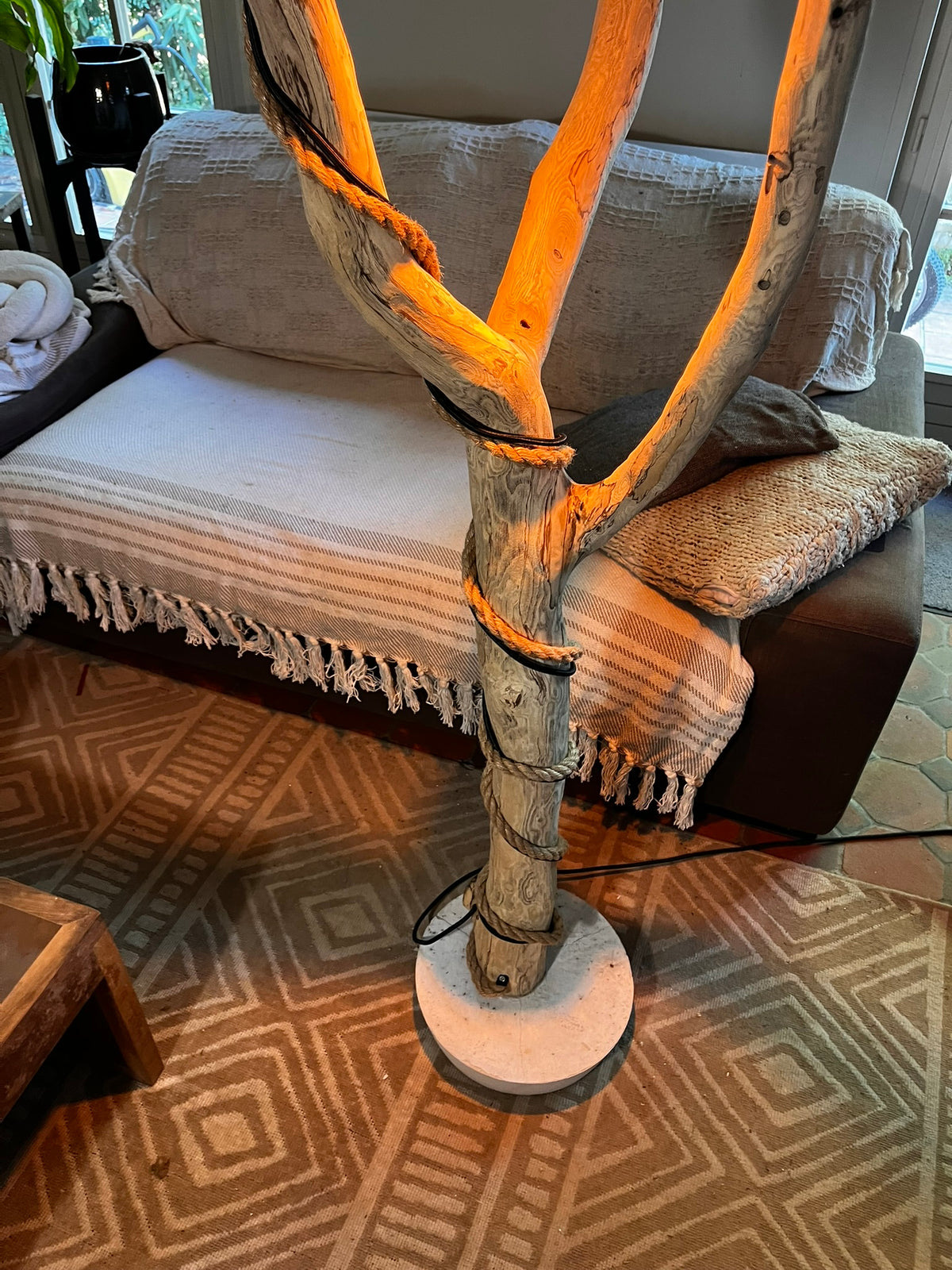 Lampadaire sur pied XXL en bois — Pièce unique