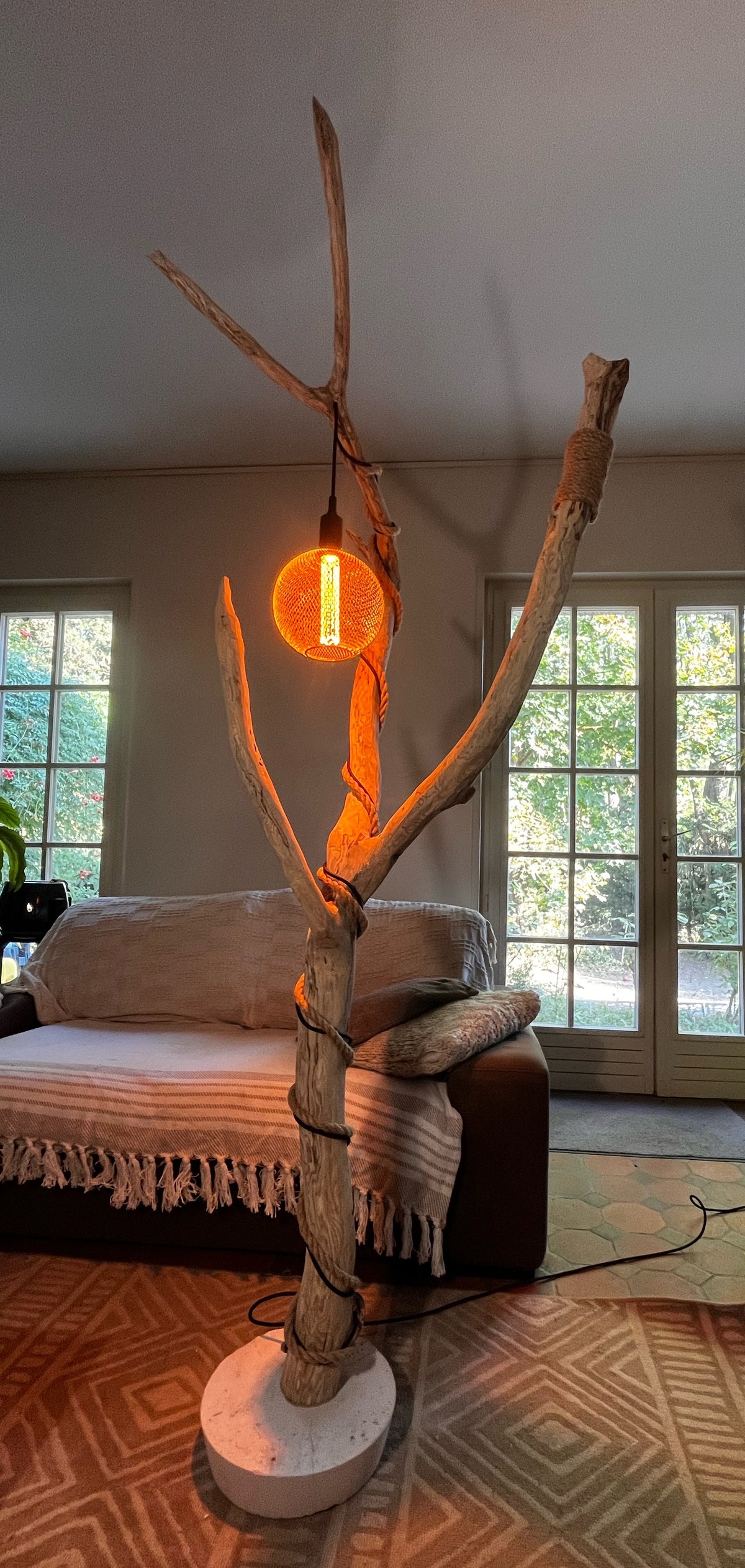 Lampadaire sur pied XXL en bois — Pièce unique