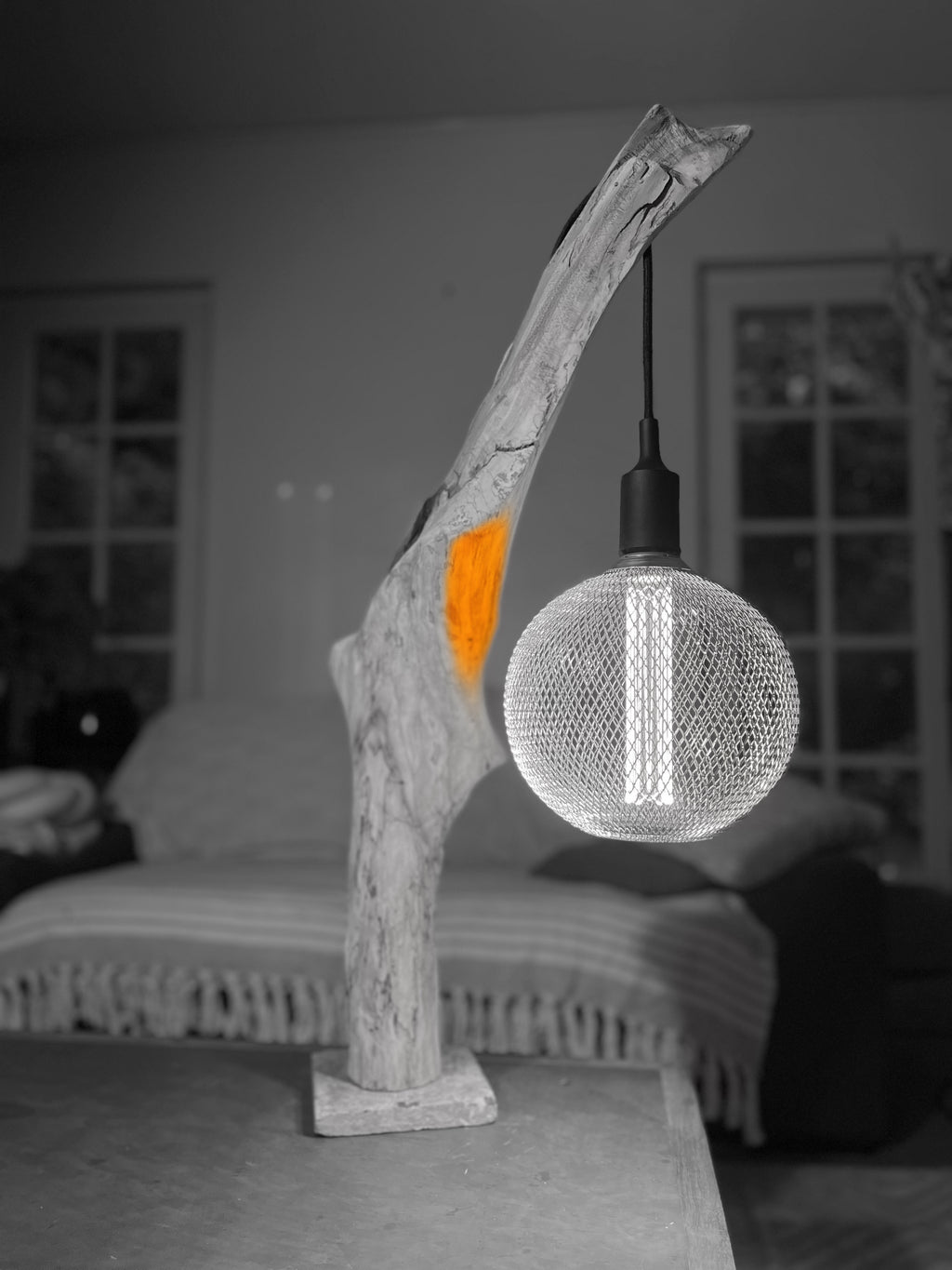 Lampe en bois naturel sculptural – Lampe à poser artisanale –  Sculpture lumineuse – Pièce unique