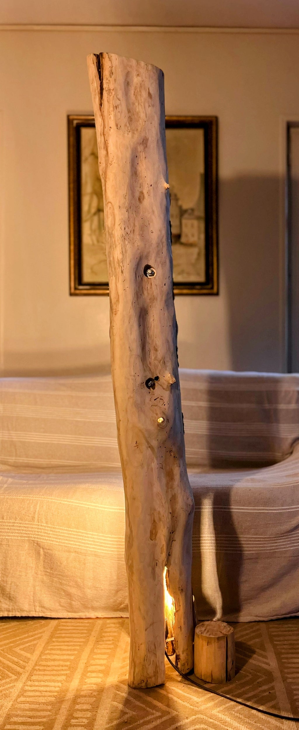Lampadaire XXL bois massif lumineux – Sculpture lumineuse artisanale – Lampe sur pied design naturel – Éclairage ambiance bois massif