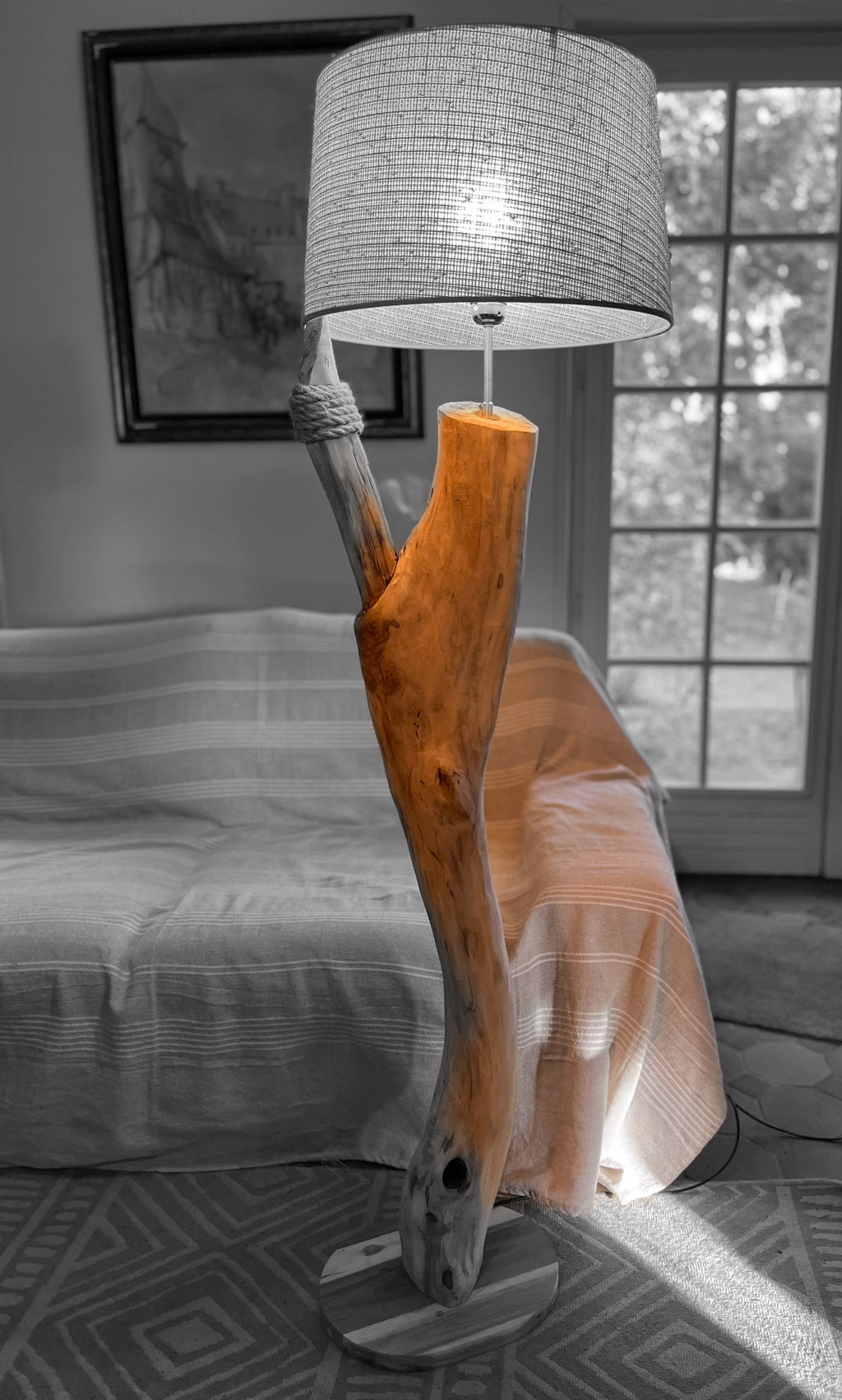 Lampadaire en bois massif – Lampe sur pied artisanale avec abat-jour – Éclairage naturel – Pièce unique déco contemporaine, bohème ou rustique