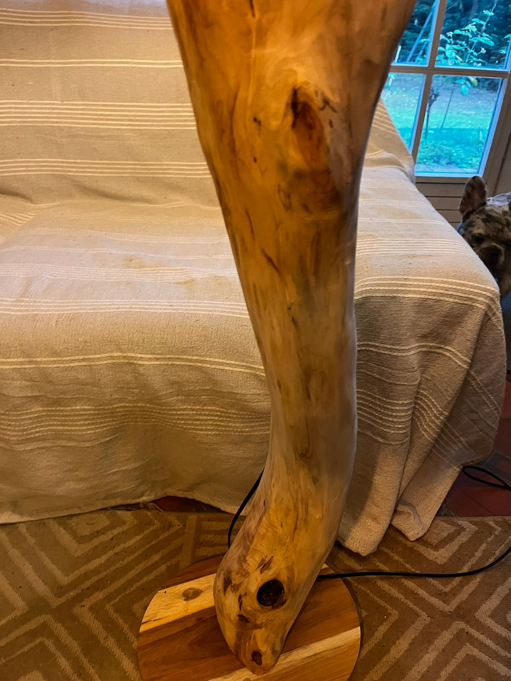 Lampadaire en bois massif – Lampe sur pied artisanale avec abat-jour – Éclairage naturel – Pièce unique déco contemporaine, bohème ou rustique