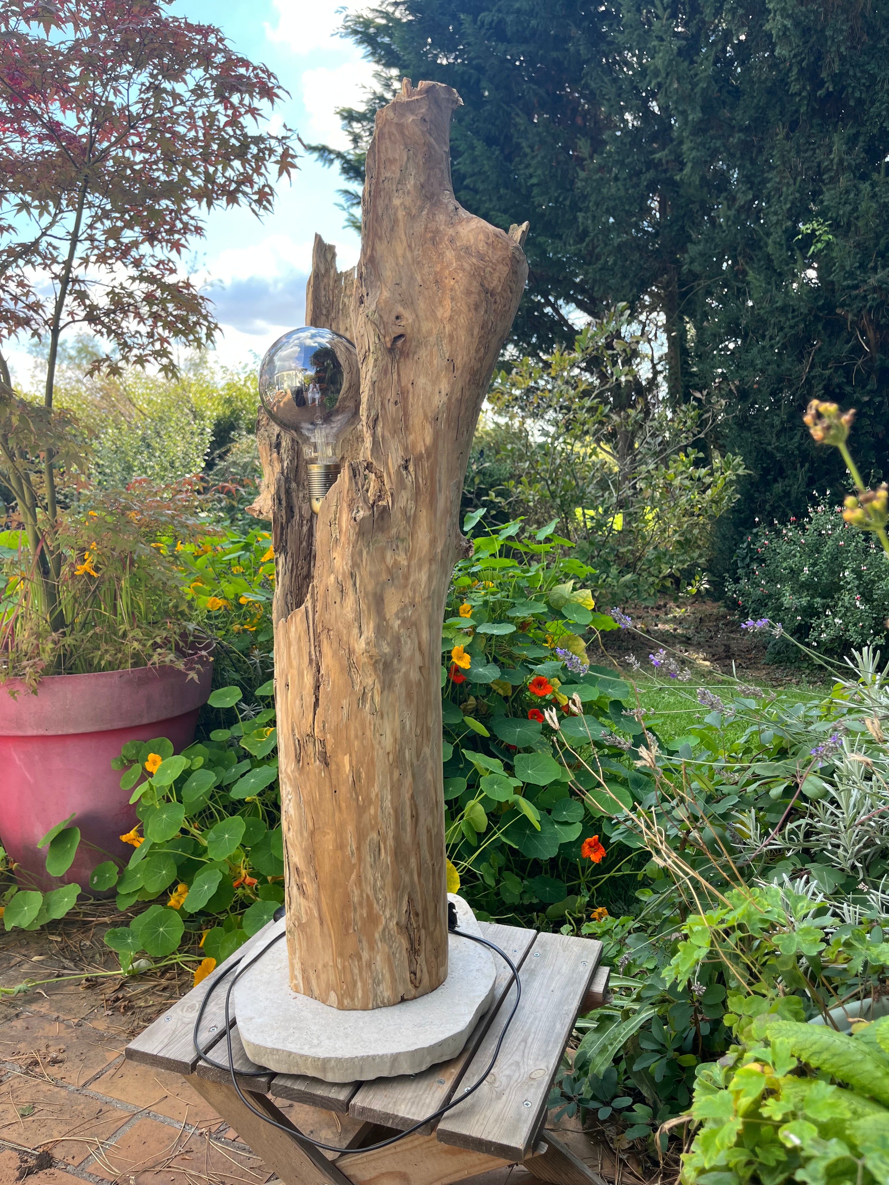 Lampadaire en bois artisanal – Luminaire naturel design