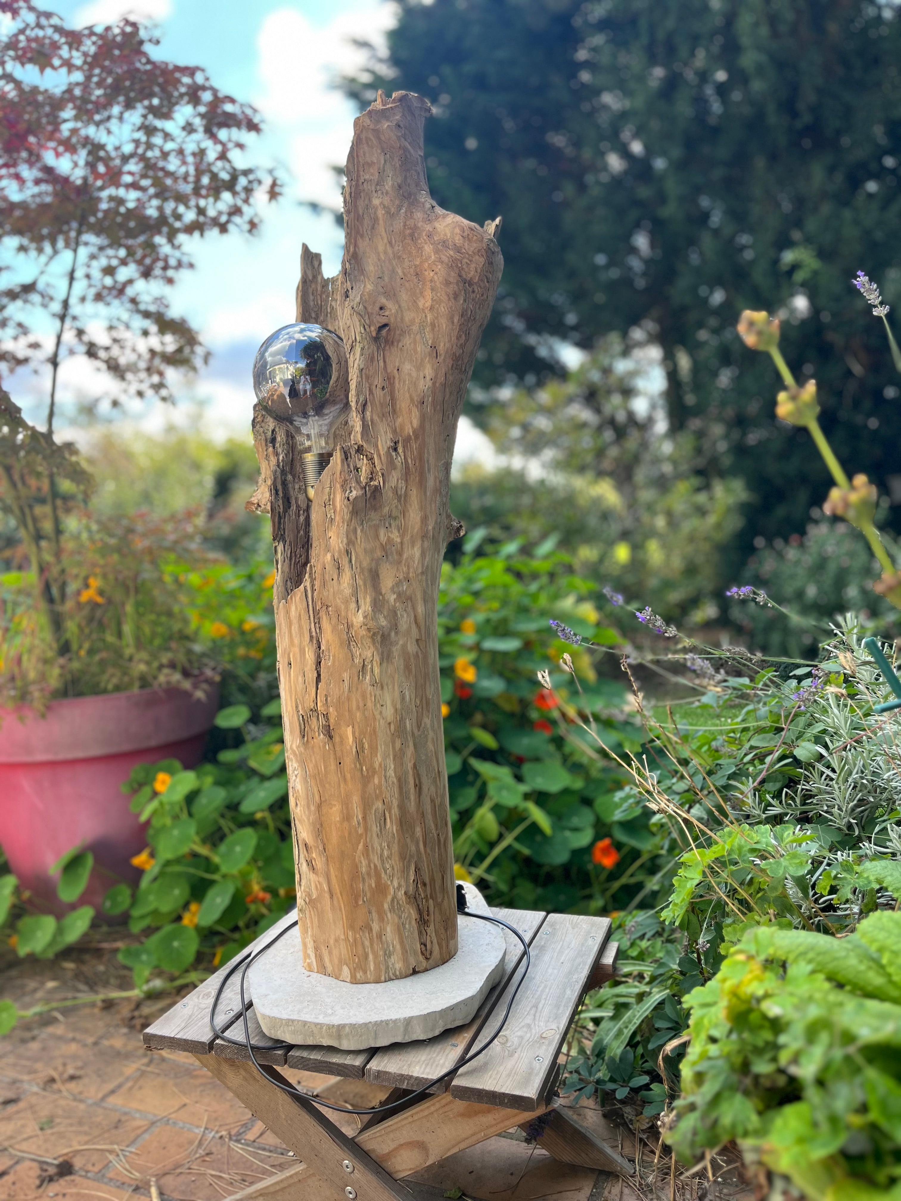 Lampadaire en bois artisanal – Luminaire naturel design