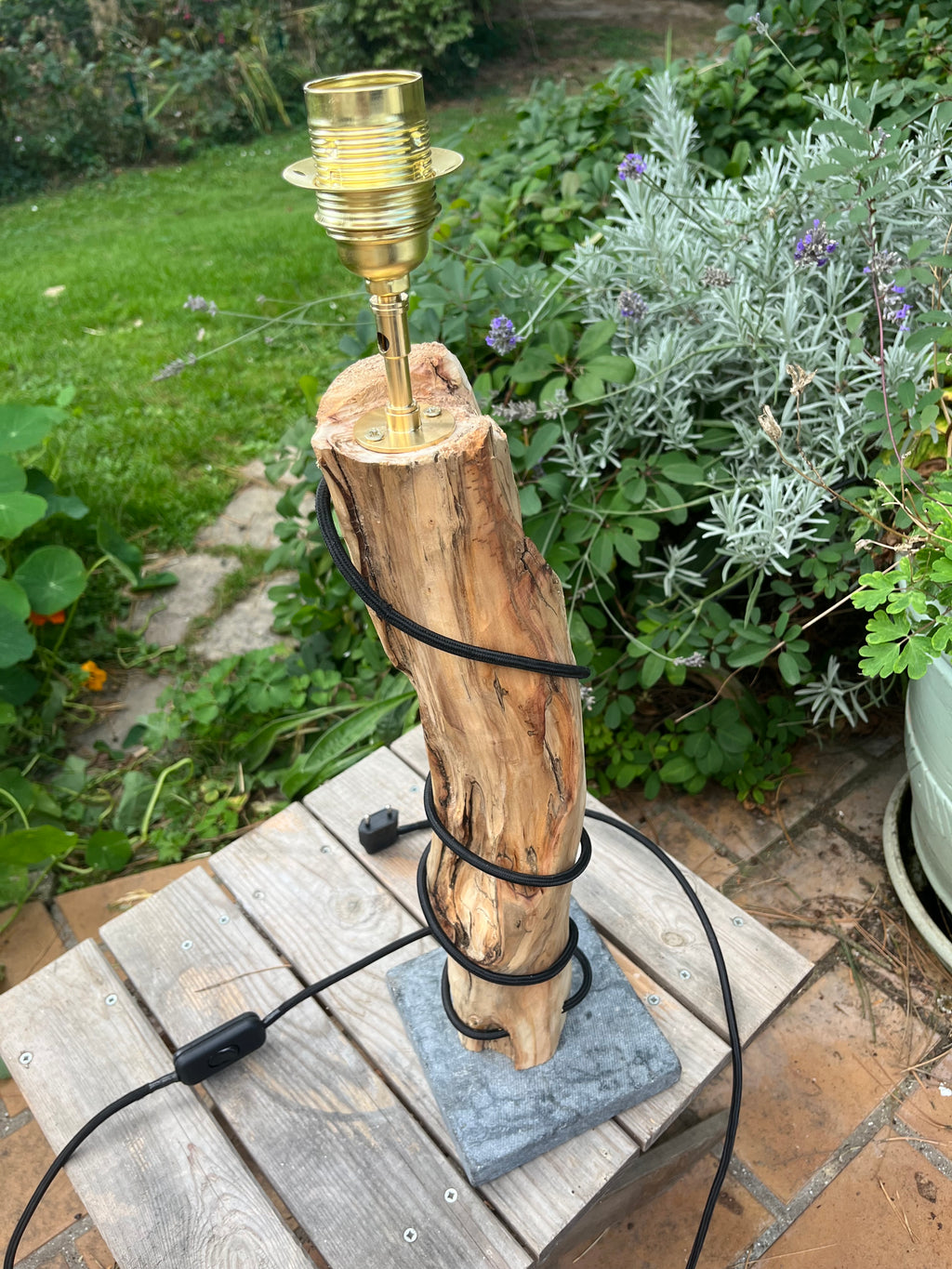 Lampe en bois – Luminaire déco naturelle fait main – Lampe artisanale design