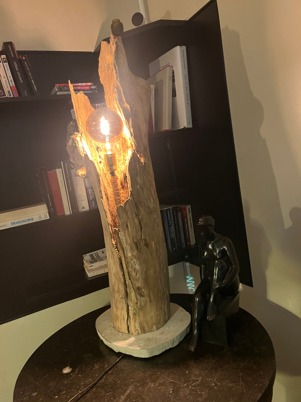 Lampadaire en bois artisanal – Luminaire naturel design